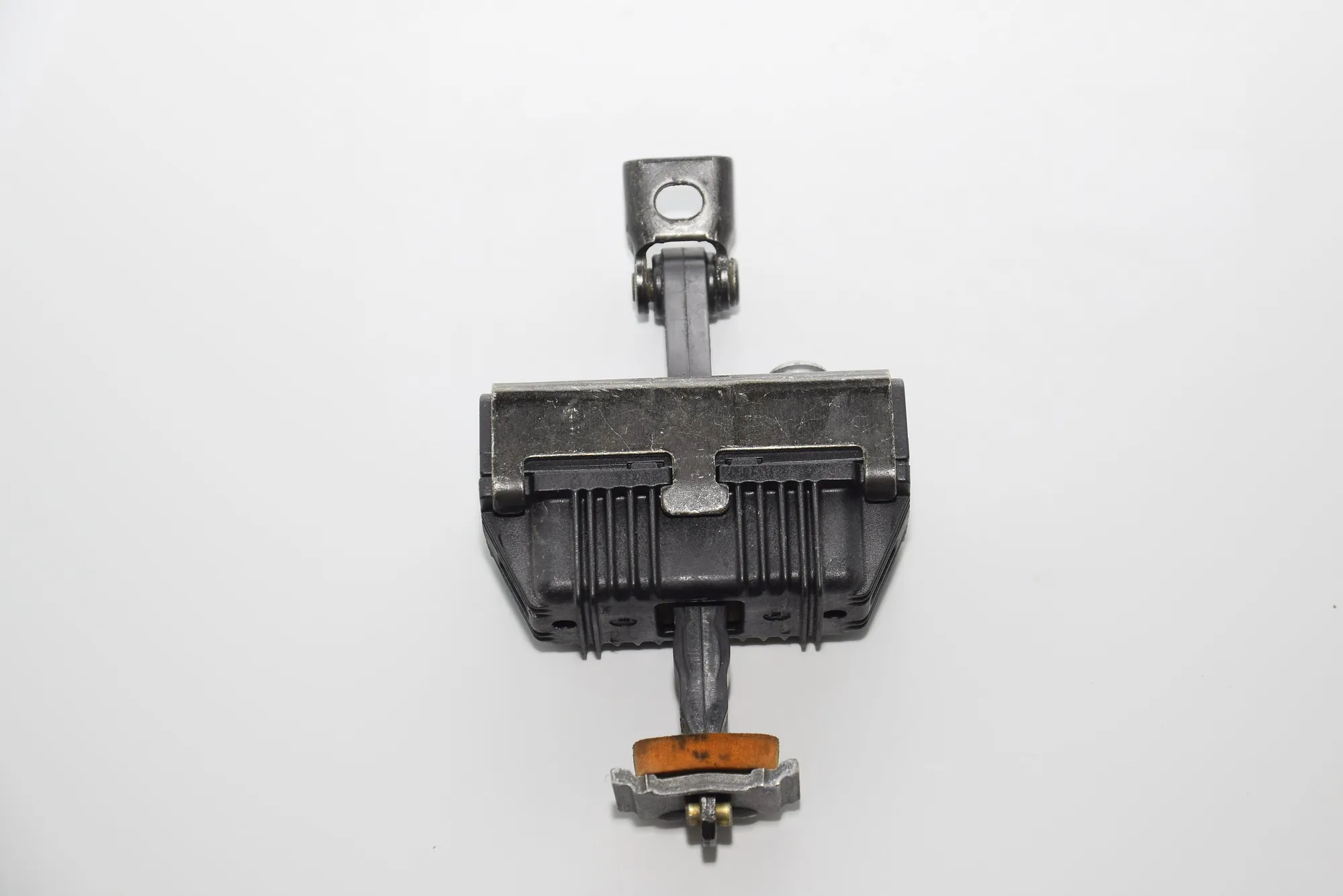 Front Left Door Hinge – OEM 7009111 · BMW 6 Cabrio (E64) BMW 6 Cabrio (E64) 2005 – 2