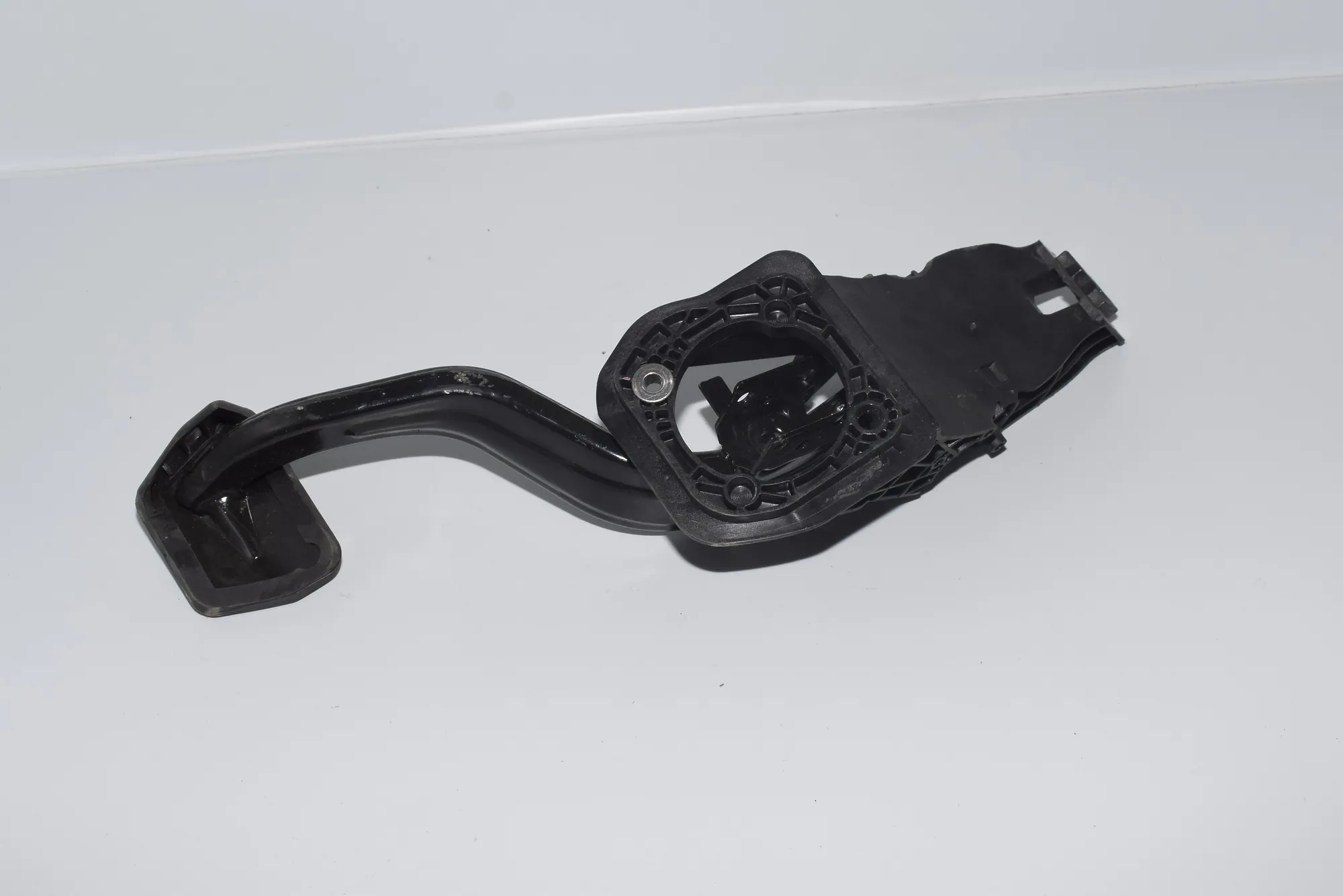 Brake Pedal – OEM 1160421 · BMW 7 (G11, G12) BMW 7 (G11, G12) 725 d, Ld 2016 – 7