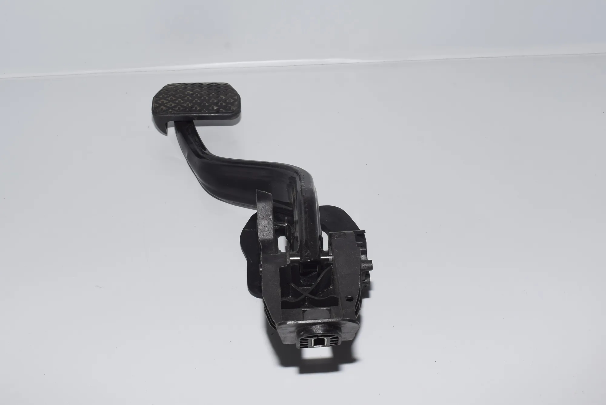 Brake Pedal – OEM 1160421 · BMW 7 (G11, G12) BMW 7 (G11, G12) 725 d, Ld 2016 – 5