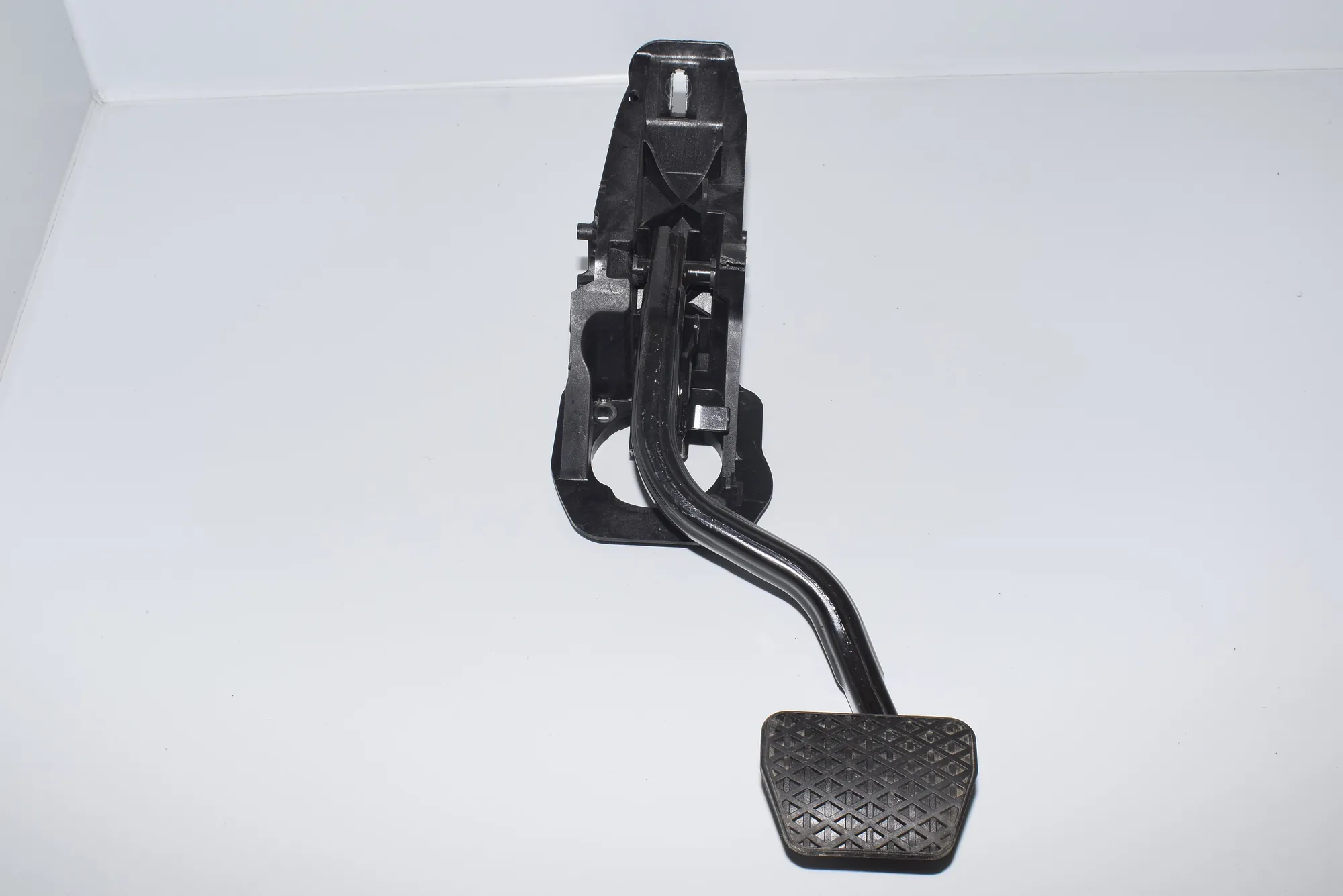 Brake Pedal – OEM 1160421 · BMW 7 (G11, G12) BMW 7 (G11, G12) 725 d, Ld 2016