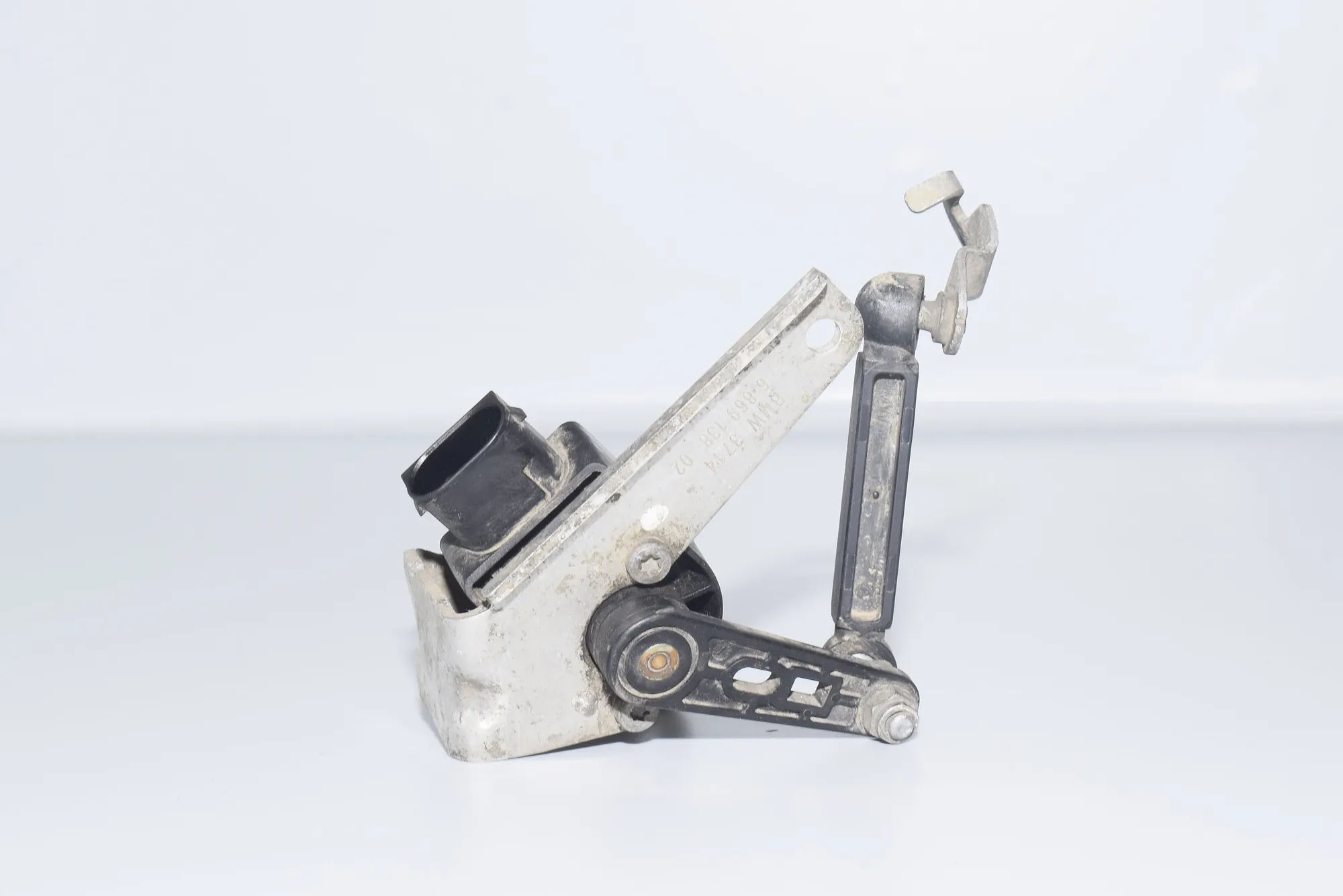 Rear Right Height Level Sensor – OEM 6869138 · BMW 7 (G11, G12) BMW 7 (G11, G12) 2016 – 3