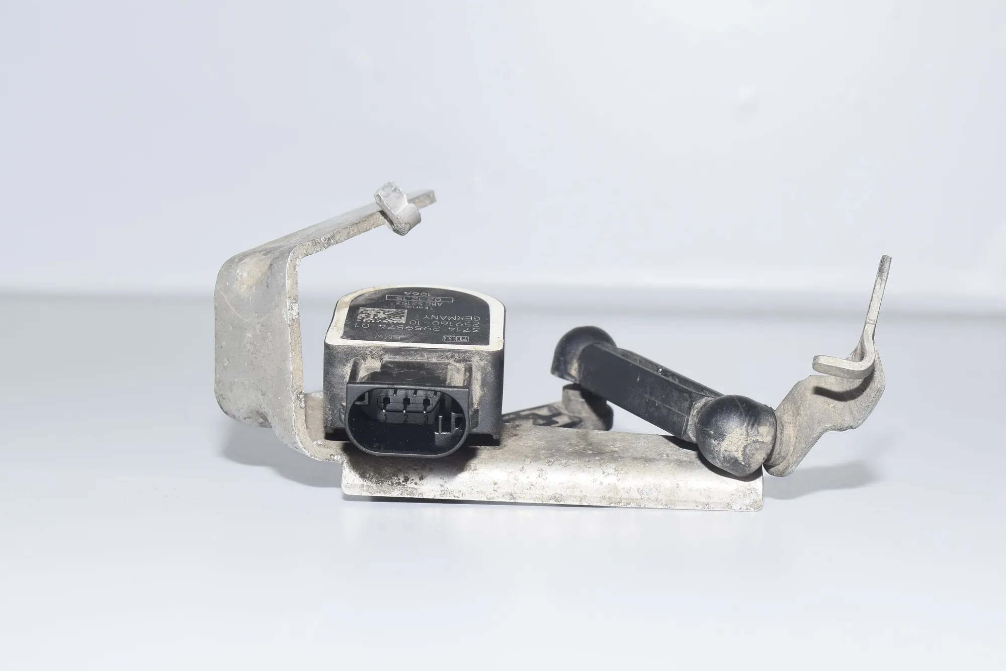 Rear Right Height Level Sensor – OEM 6869138 · BMW 7 (G11, G12) BMW 7 (G11, G12) 2016 – 2