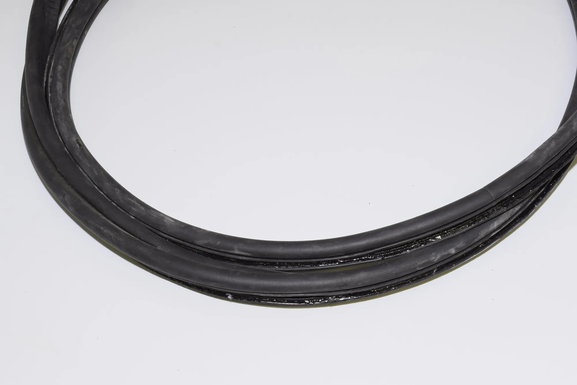 Tailgate Rubber Seal – OEM 7357103 · BMW 7 (G11, G12) BMW 7 (G11, G12) 2016 – 2