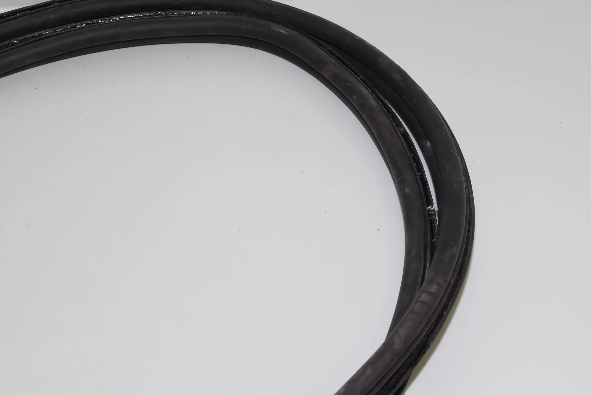 Tailgate Rubber Seal – OEM 7357103 · BMW 7 (G11, G12) BMW 7 (G11, G12) 2016 – 3