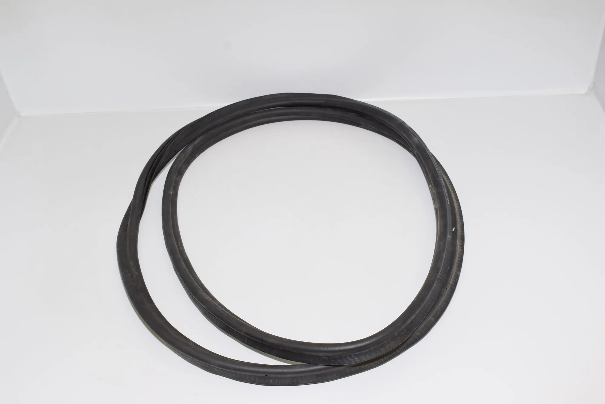 Tailgate Rubber Seal – OEM 7357103 · BMW 7 (G11, G12) BMW 7 (G11, G12) 2016 – 5