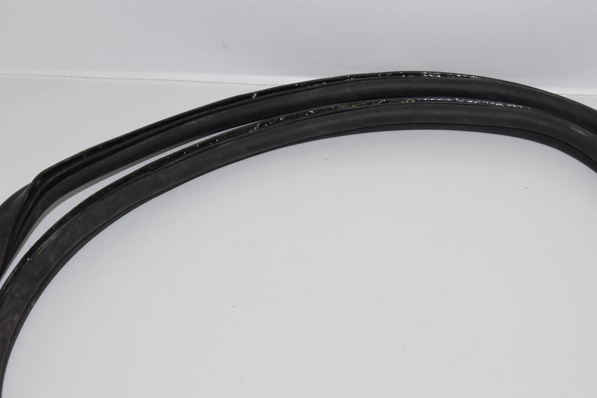 Tailgate Rubber Seal – OEM 7357103 · BMW 7 (G11, G12) BMW 7 (G11, G12) 2016 – 4