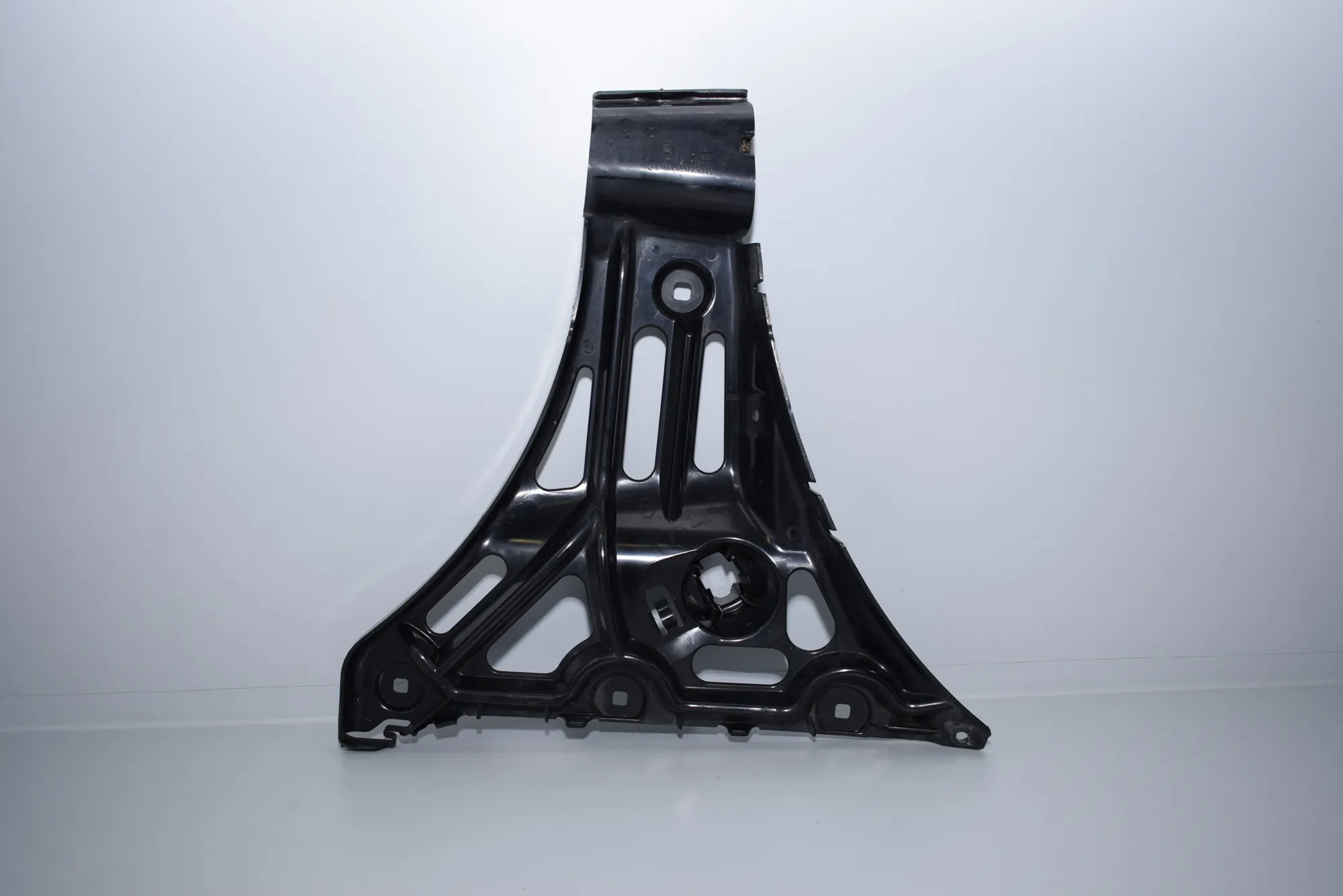 Rear Left Bumper Bracket – OEM 7060795 · BMW 5 Touring (E61) 520 d 2007 – 2