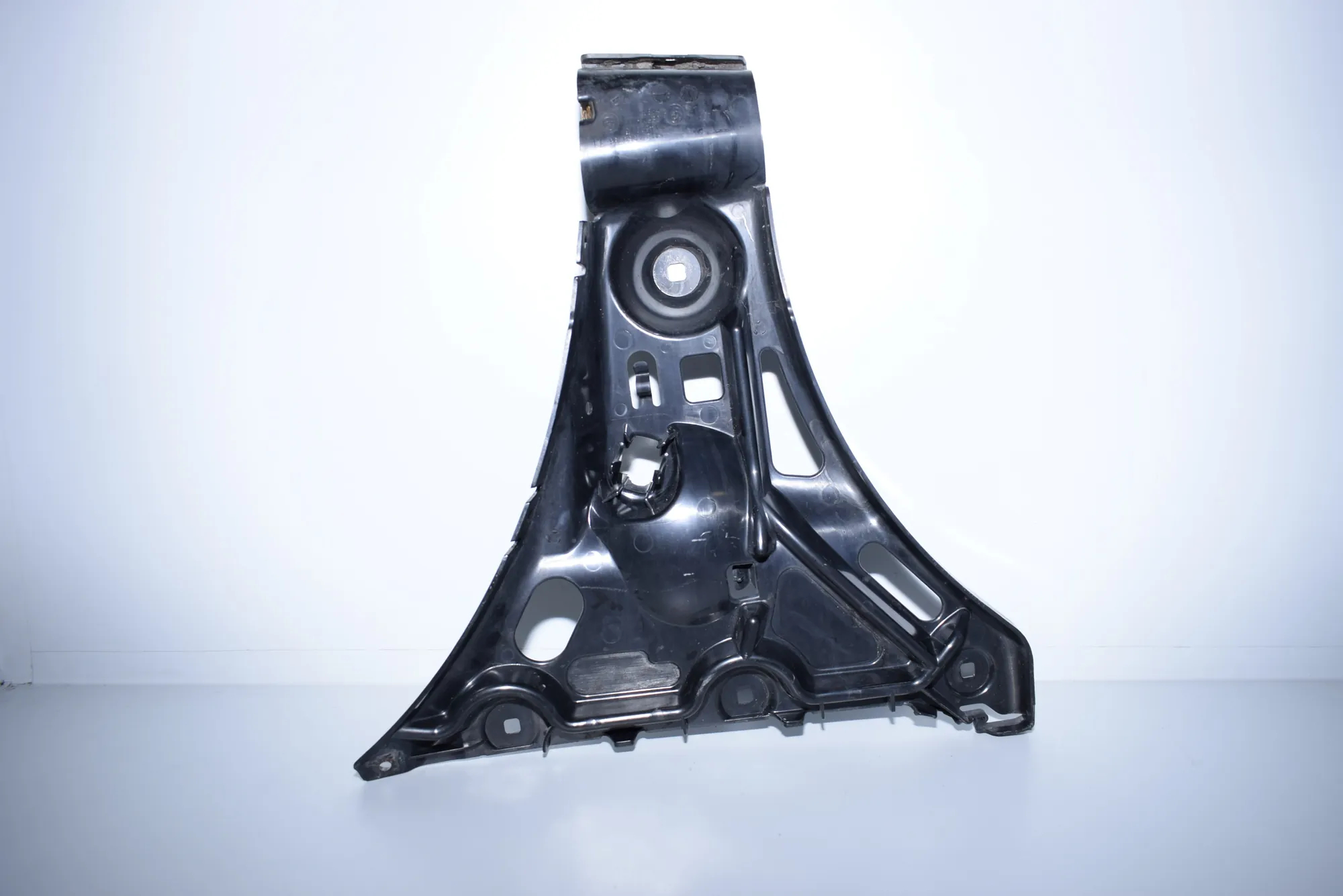 Rear Right Bumper Bracket – OEM 7060796 · BMW 5 Touring (E61) 520 d 2007