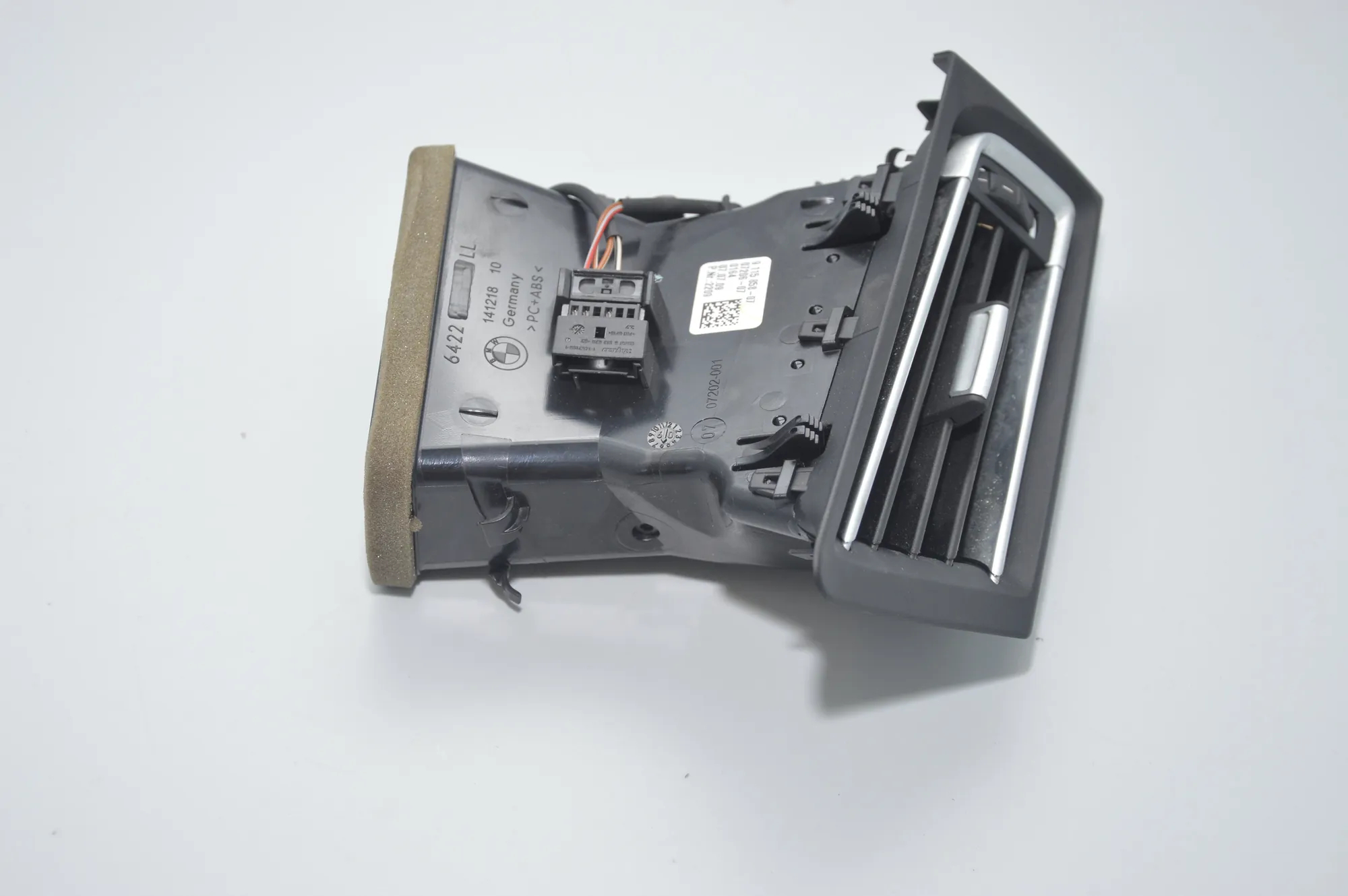 Dashboard Air Vents – OEM 9115858 · BMW 7 (F01, F02) BMW 7 (F01, F02) 2009 – 2