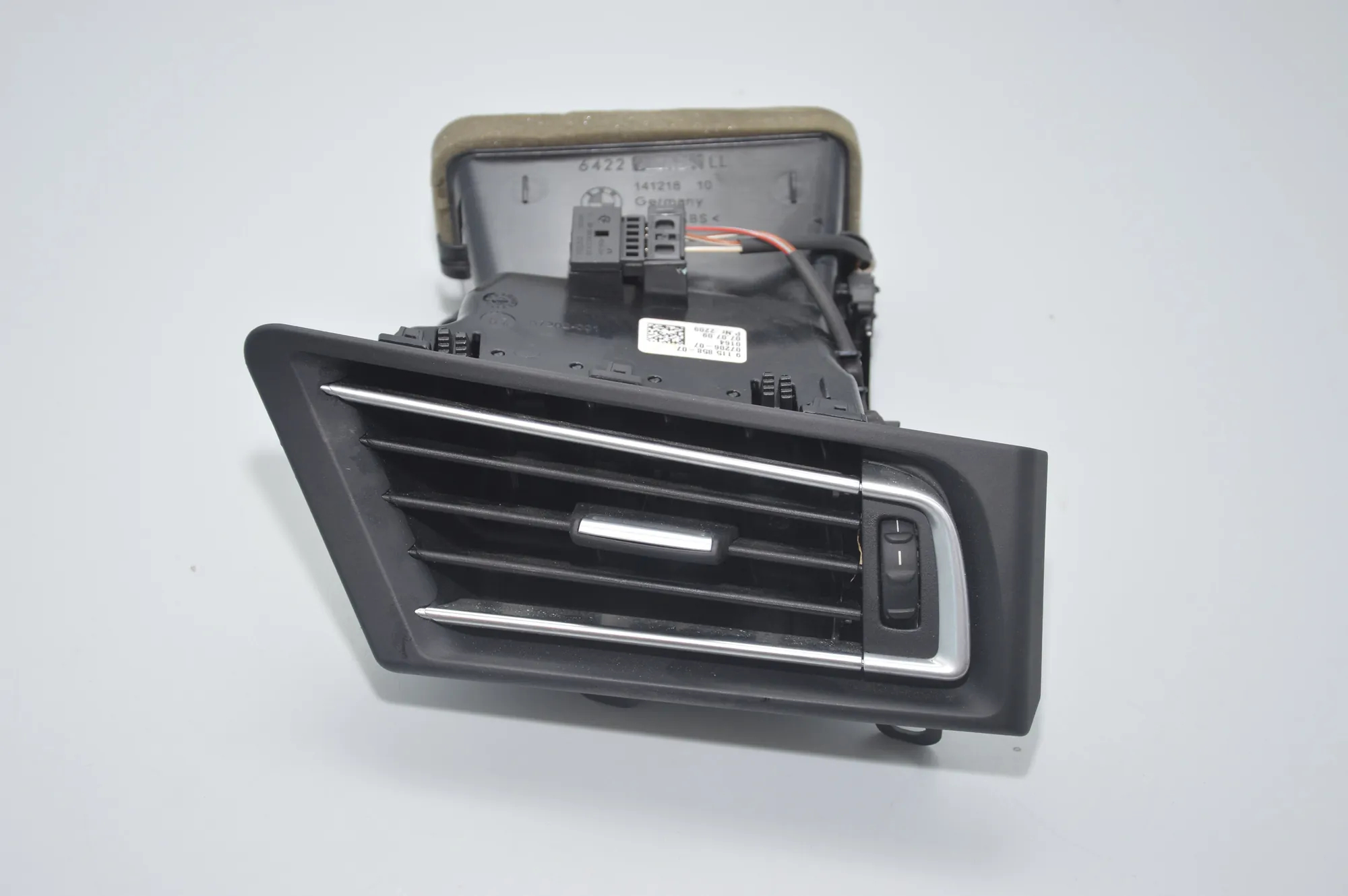 Dashboard Air Vents – OEM 9115858 · BMW 7 (F01, F02) BMW 7 (F01, F02) 2009