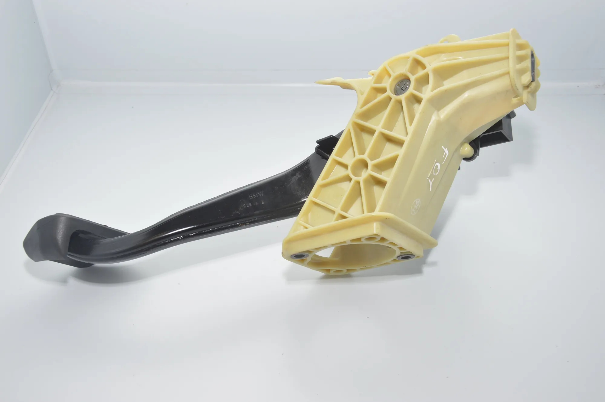 Brake Pedal – OEM 6775368 · BMW 7 (F01, F02) BMW 7 (F01, F02) 2009 – 5