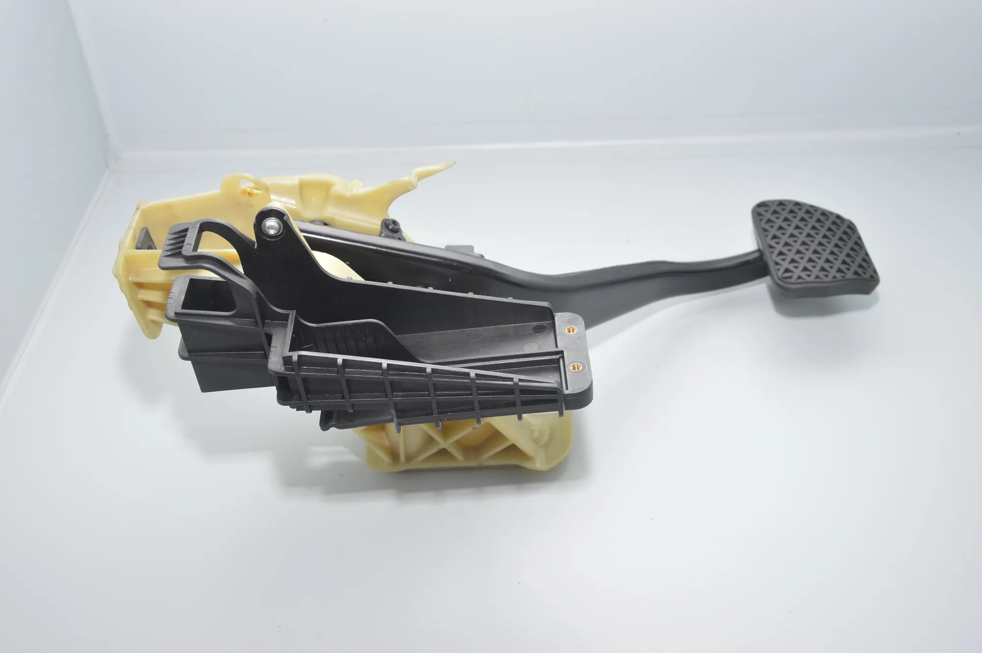 Brake Pedal – OEM 6775368 · BMW 7 (F01, F02) BMW 7 (F01, F02) 2009 – 2