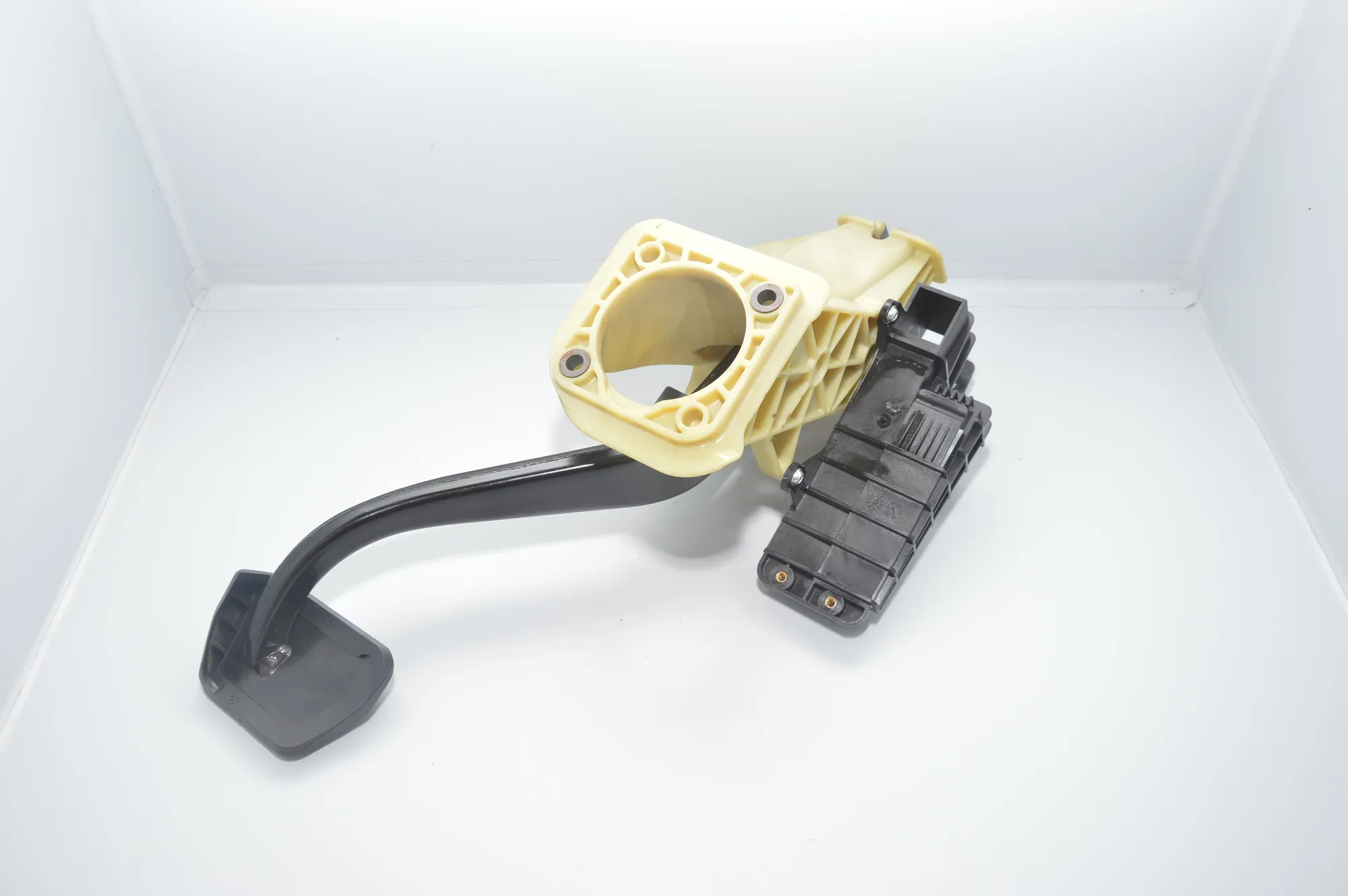 Brake Pedal – OEM 6775368 · BMW 7 (F01, F02) BMW 7 (F01, F02) 2009 – 6