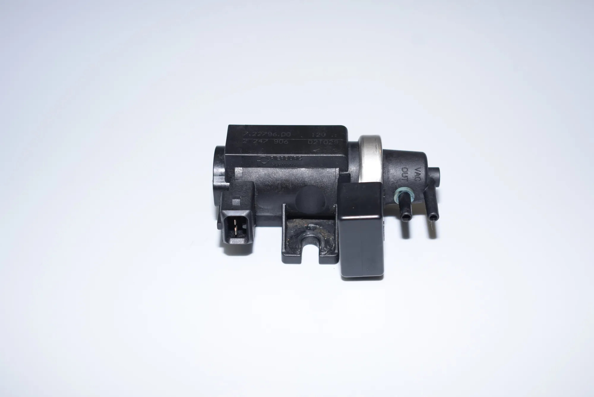Solenoid Valve – OEM 2247906 · BMW 5 (E39) 525 d 2002