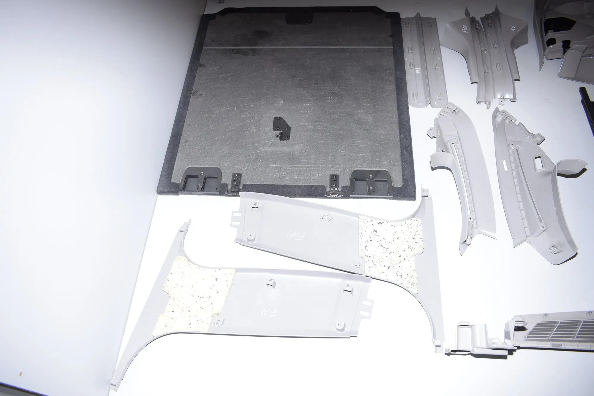 Interior Parts – OEM 9168483 · BMW 5 Touring (F11) BMW 5 Touring (F11) 2010 – 9