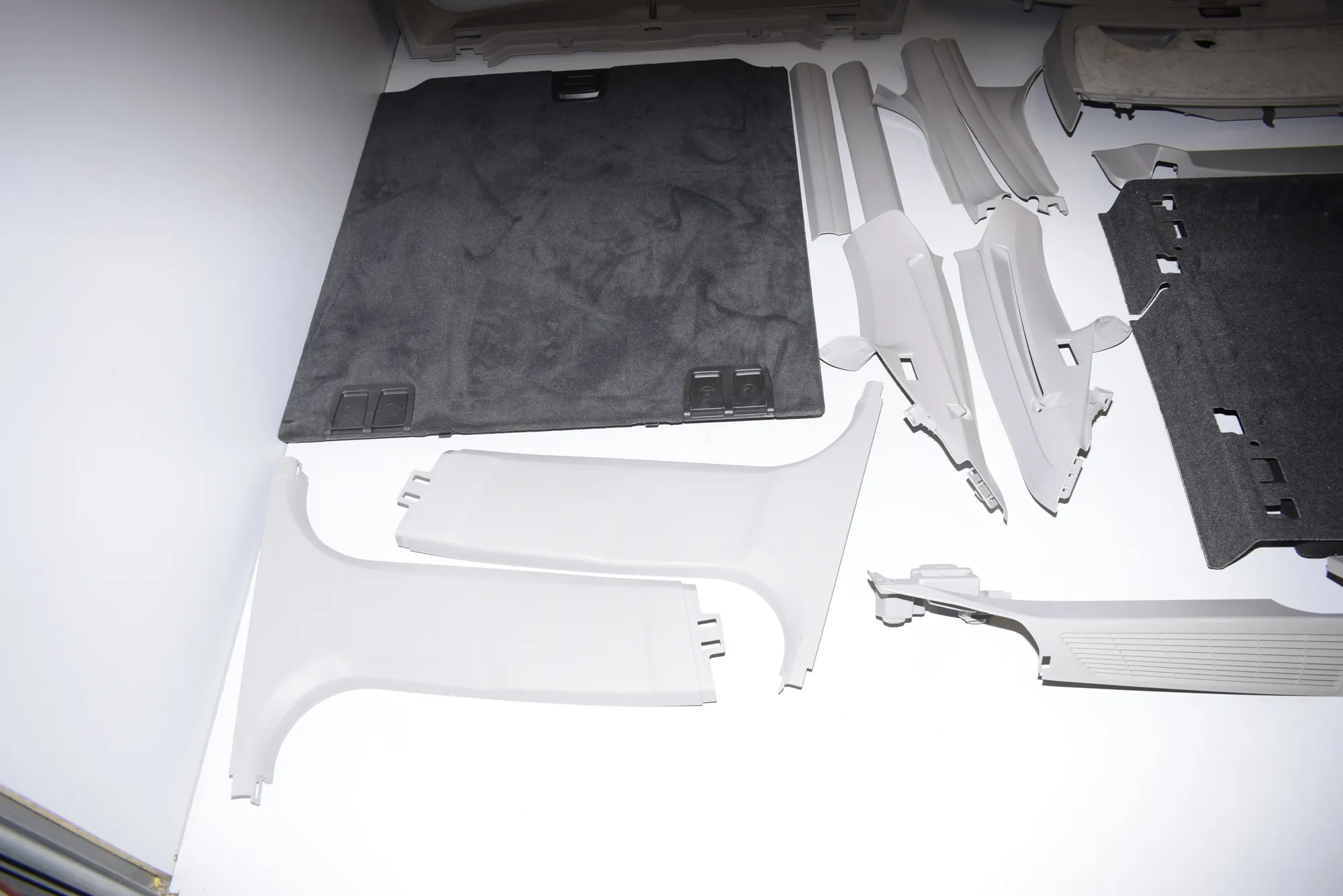 Interior Parts – OEM 9168483 · BMW 5 Touring (F11) BMW 5 Touring (F11) 2010 – 5