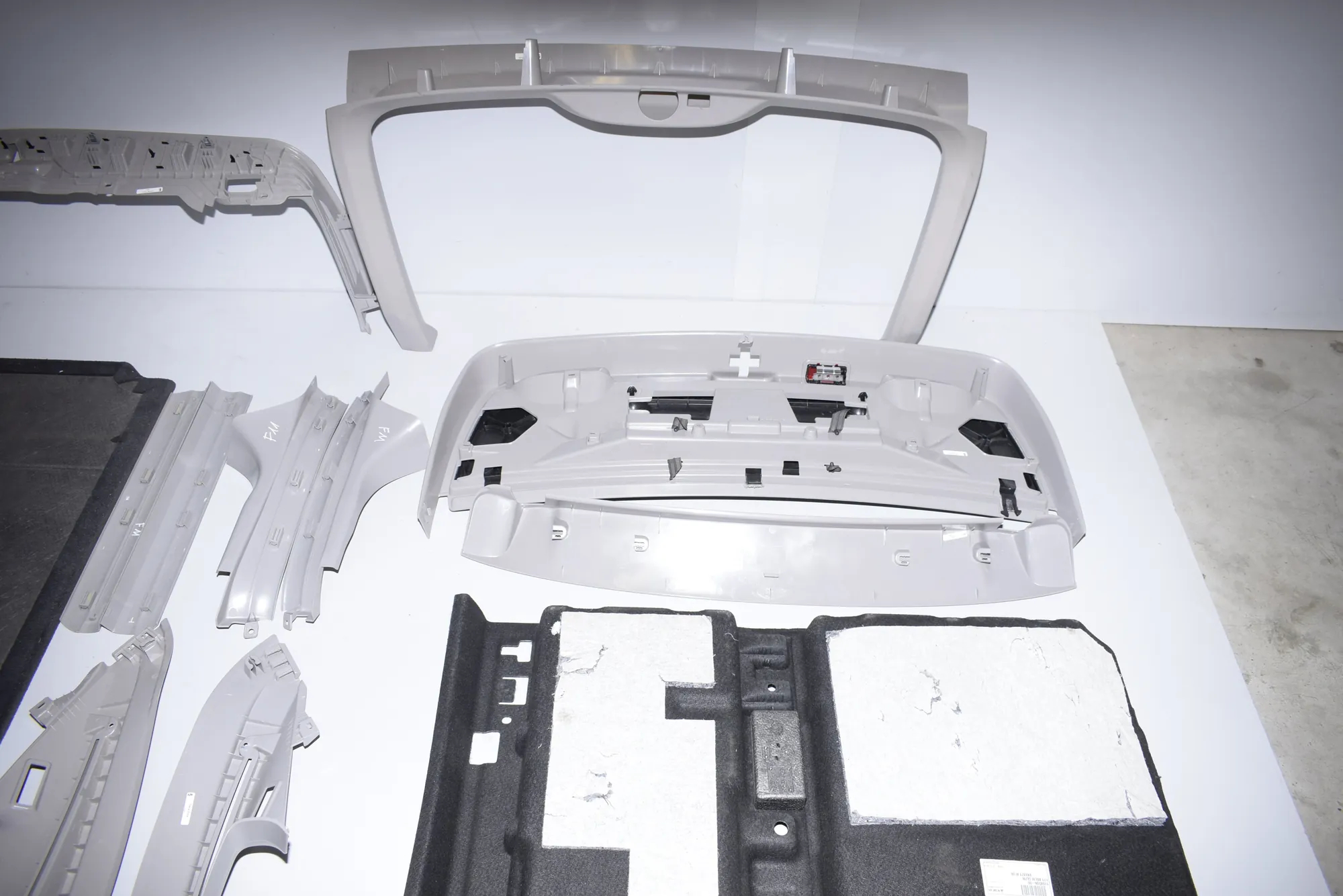Interior Parts – OEM 9168483 · BMW 5 Touring (F11) BMW 5 Touring (F11) 2010 – 8
