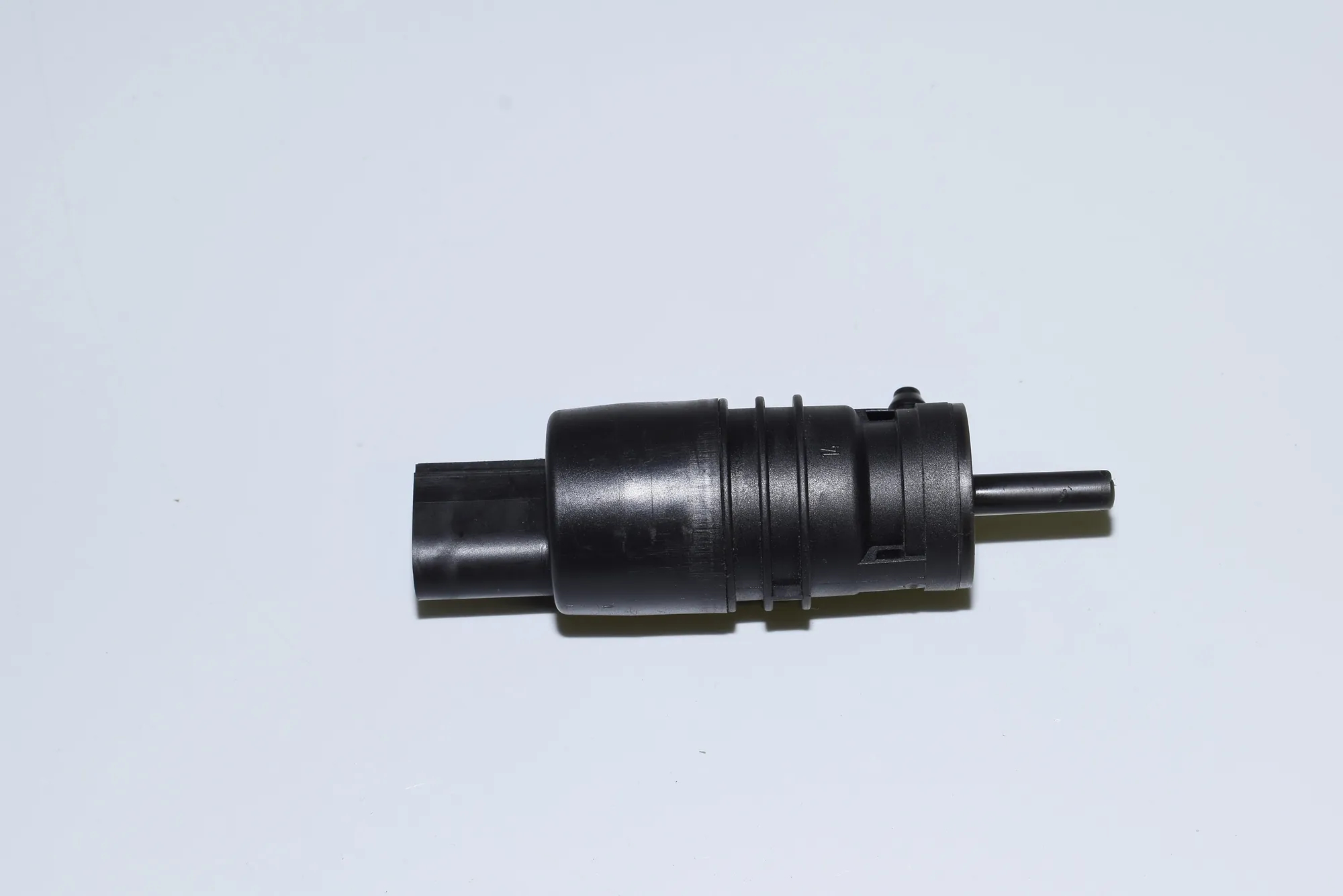 Washer Tank Motor – OEM 7302589 · BMW 3 (F30, F80) BMW 3 (F30, F80) 2013