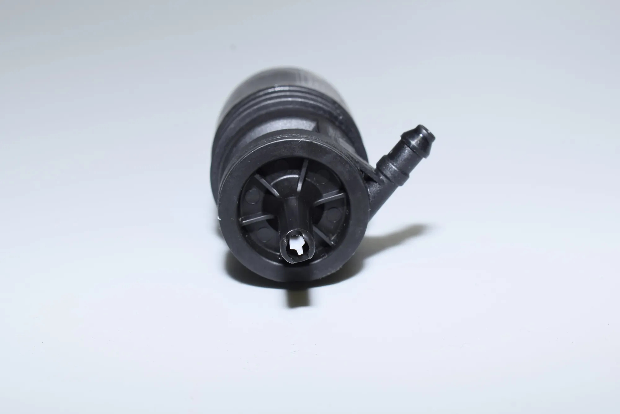 Washer Tank Motor – OEM 7302589 · BMW 3 (F30, F80) BMW 3 (F30, F80) 2013 – 2