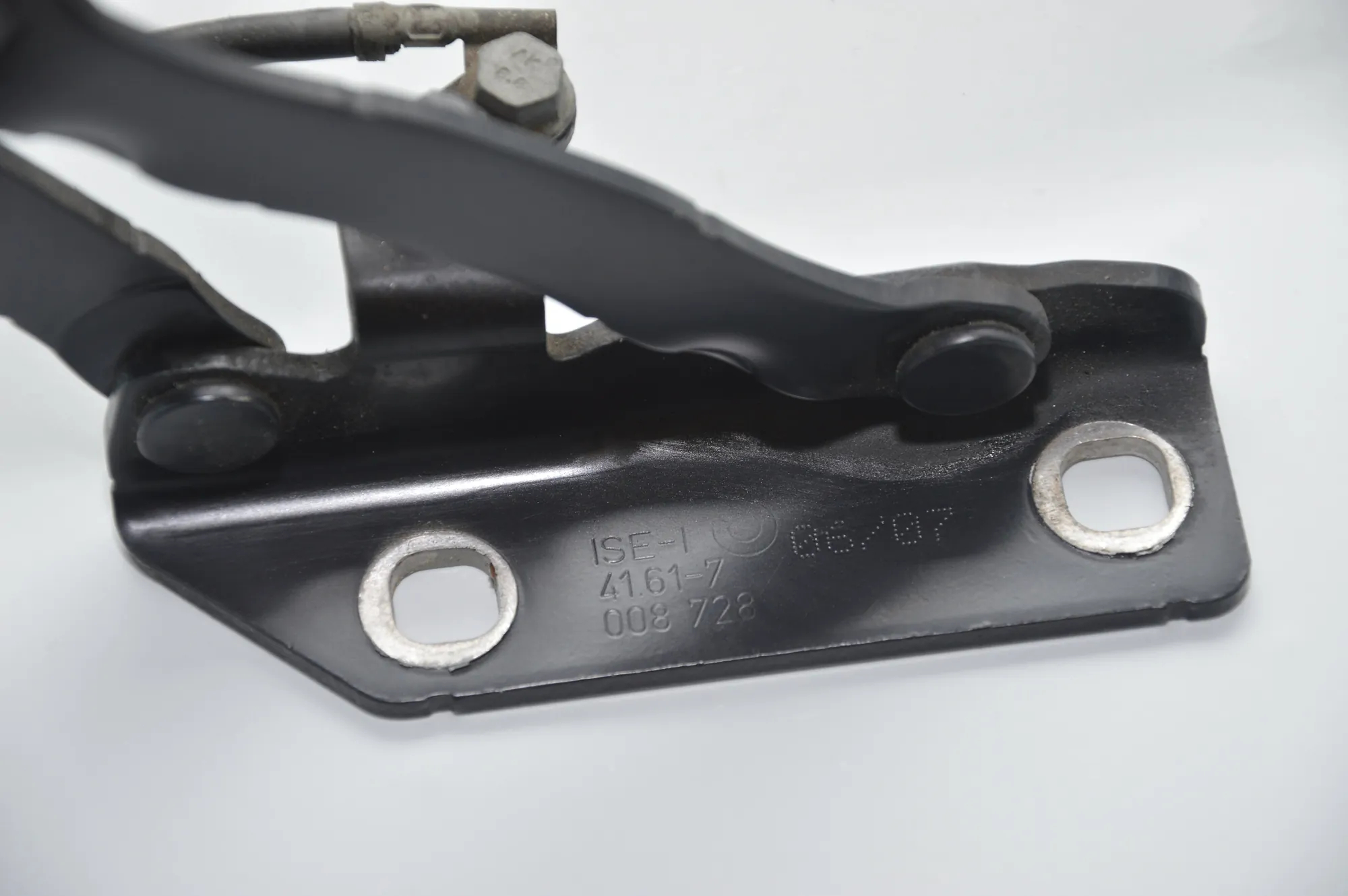 Front Right Bonnet Hinge – OEM 7008728 · BMW 5 Touring (E61) 535 d 2007 – 5