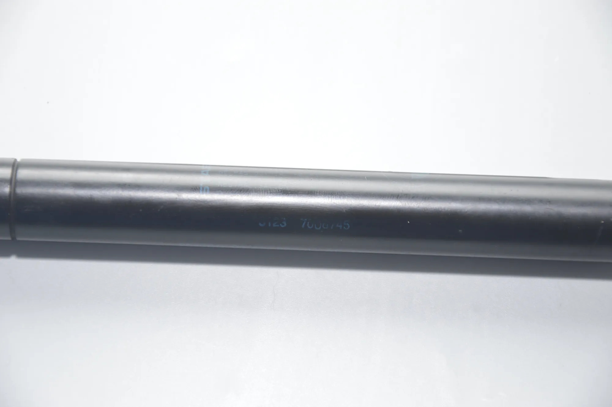 Front Left Bonnet Strut – OEM 7008745 · BMW 5 Touring (E61) 535 d 2004 – 4