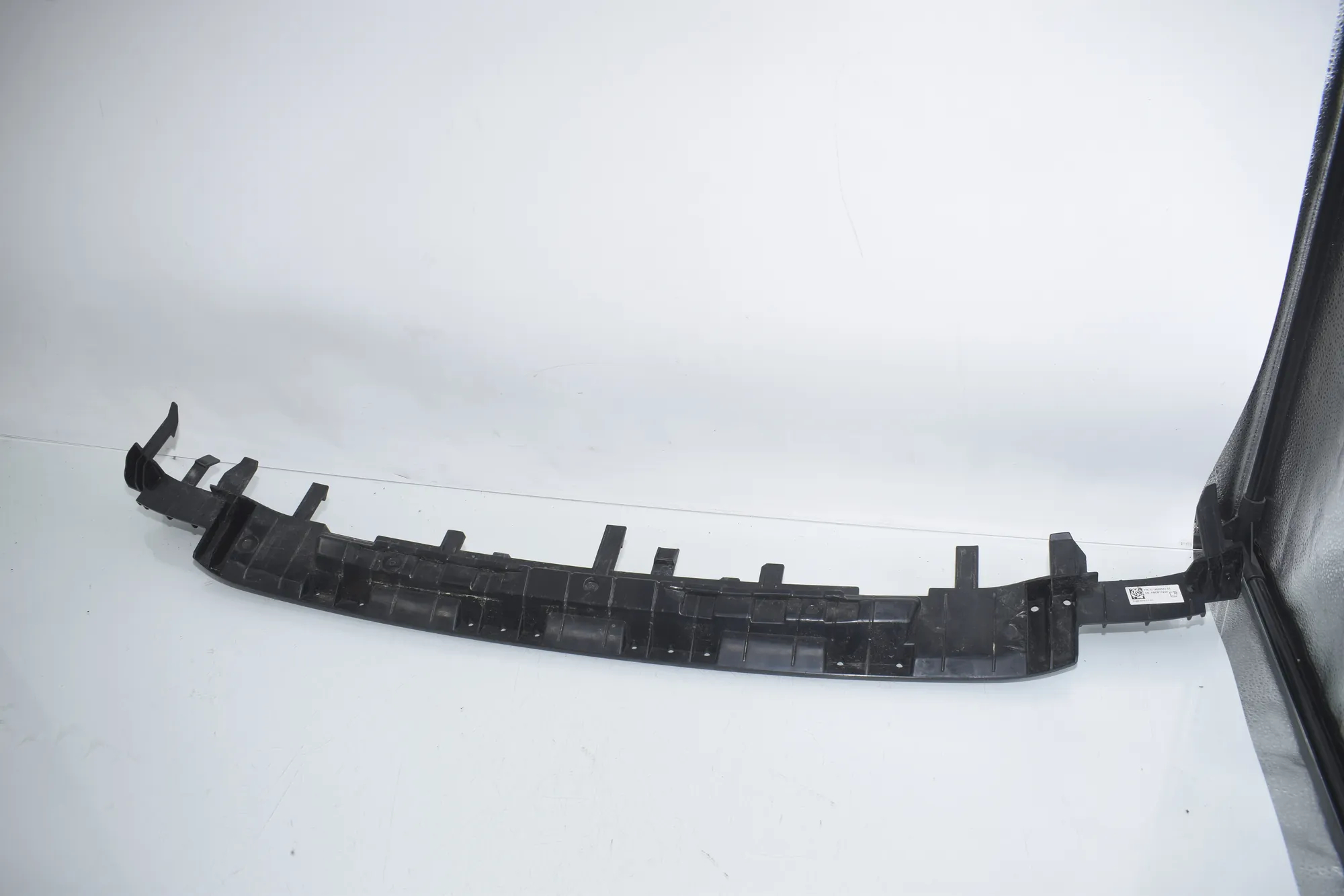 Bumper Support Bracket – OEM 9880512 · BMW i4 (G26) BMW i4 (G26) eDrive35 2022 – 2