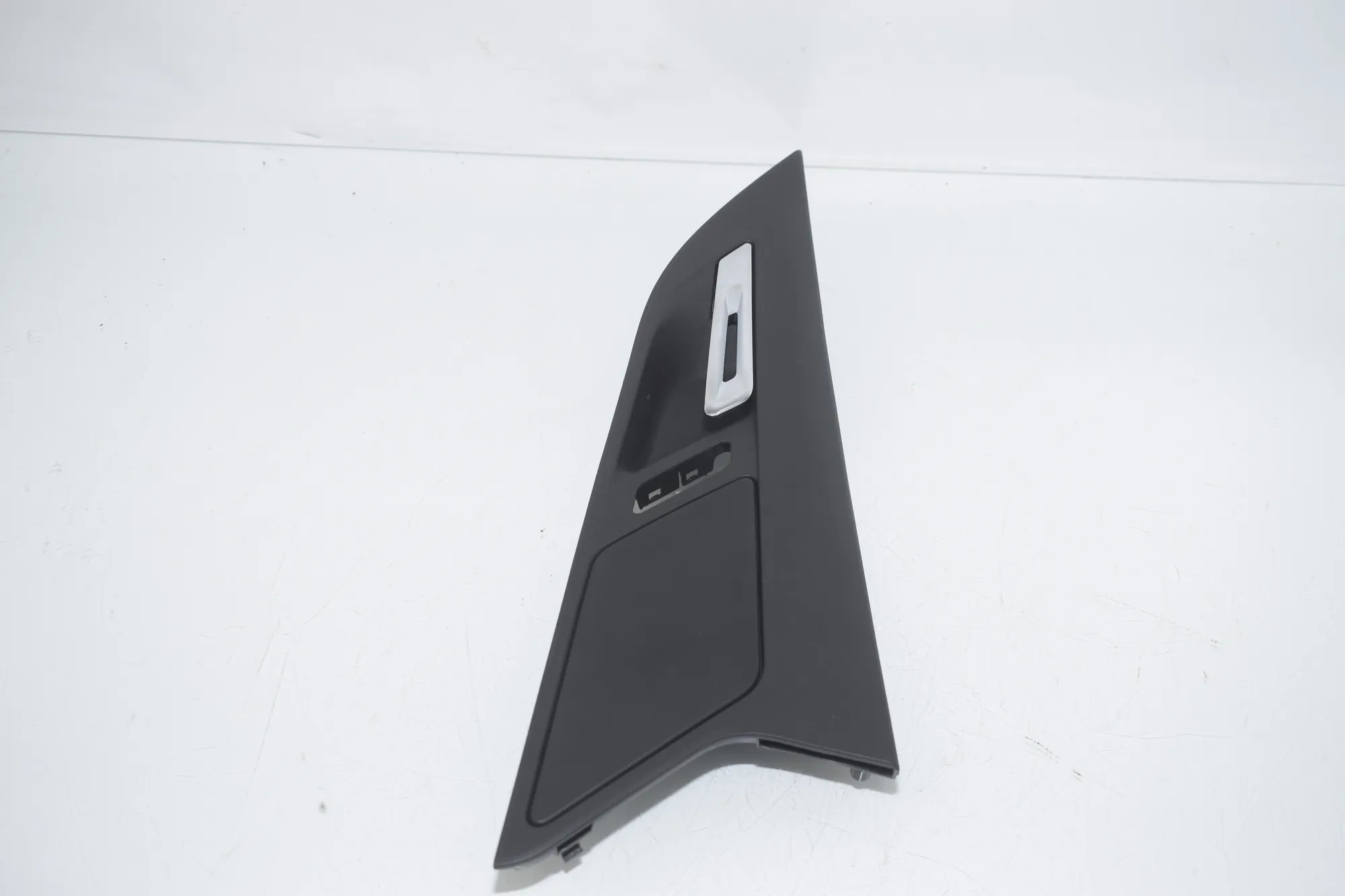 Other Interior Parts – OEM 9870378 · BMW iX1 (U11 BEV) BMW iX1 (U11 BEV) iX1 eDrive 20 2023 – 2