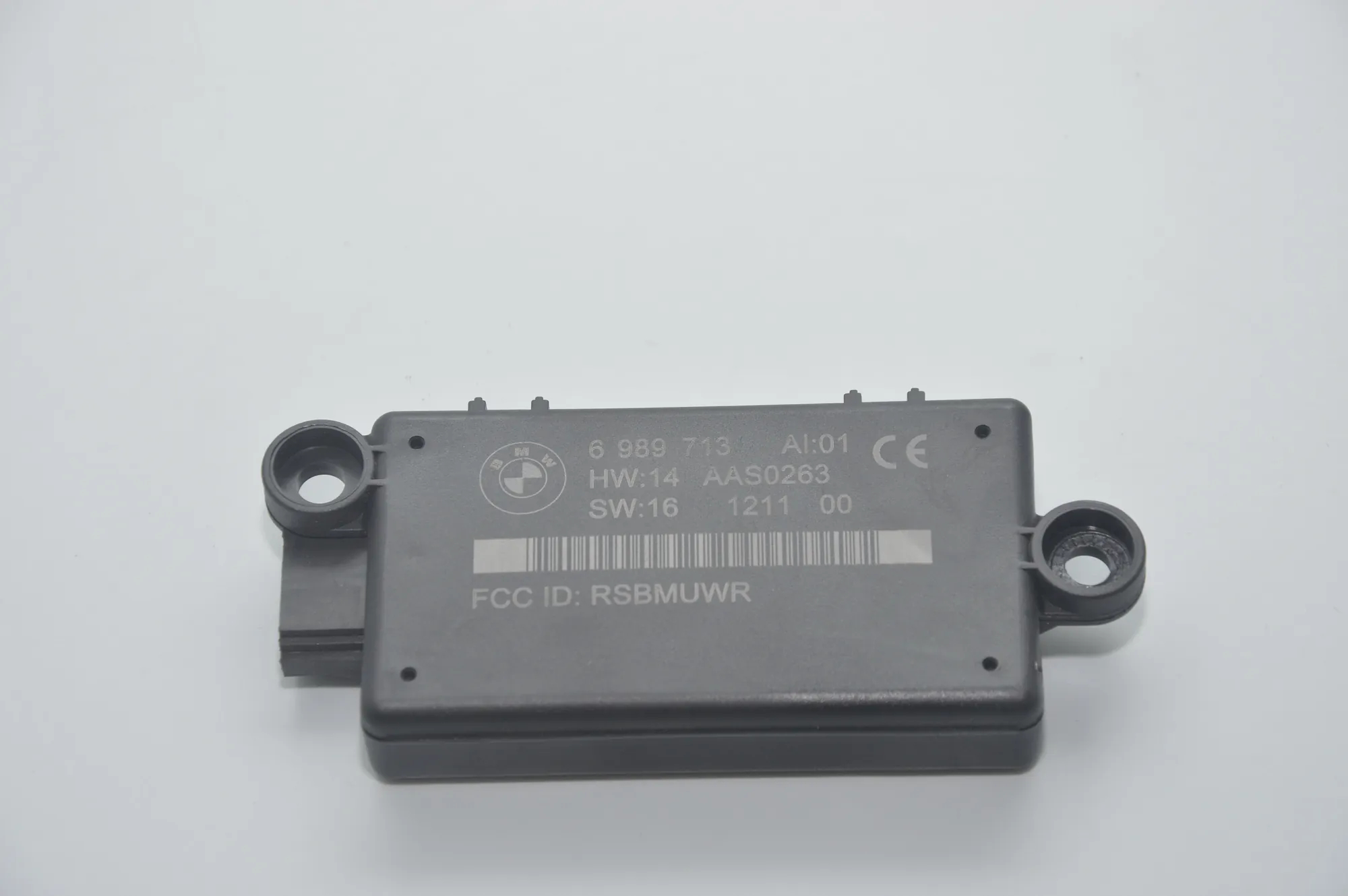 Other Control Units – OEM 6989713 · BMW 3 Cabrio (E93) 320 d 2011 – 4