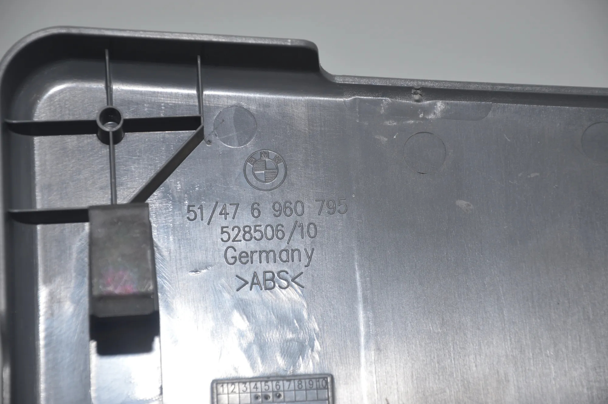 Other Trim Parts – OEM 6960795 · BMW 3 Cabrio (E93) 320 d 2011 – 5