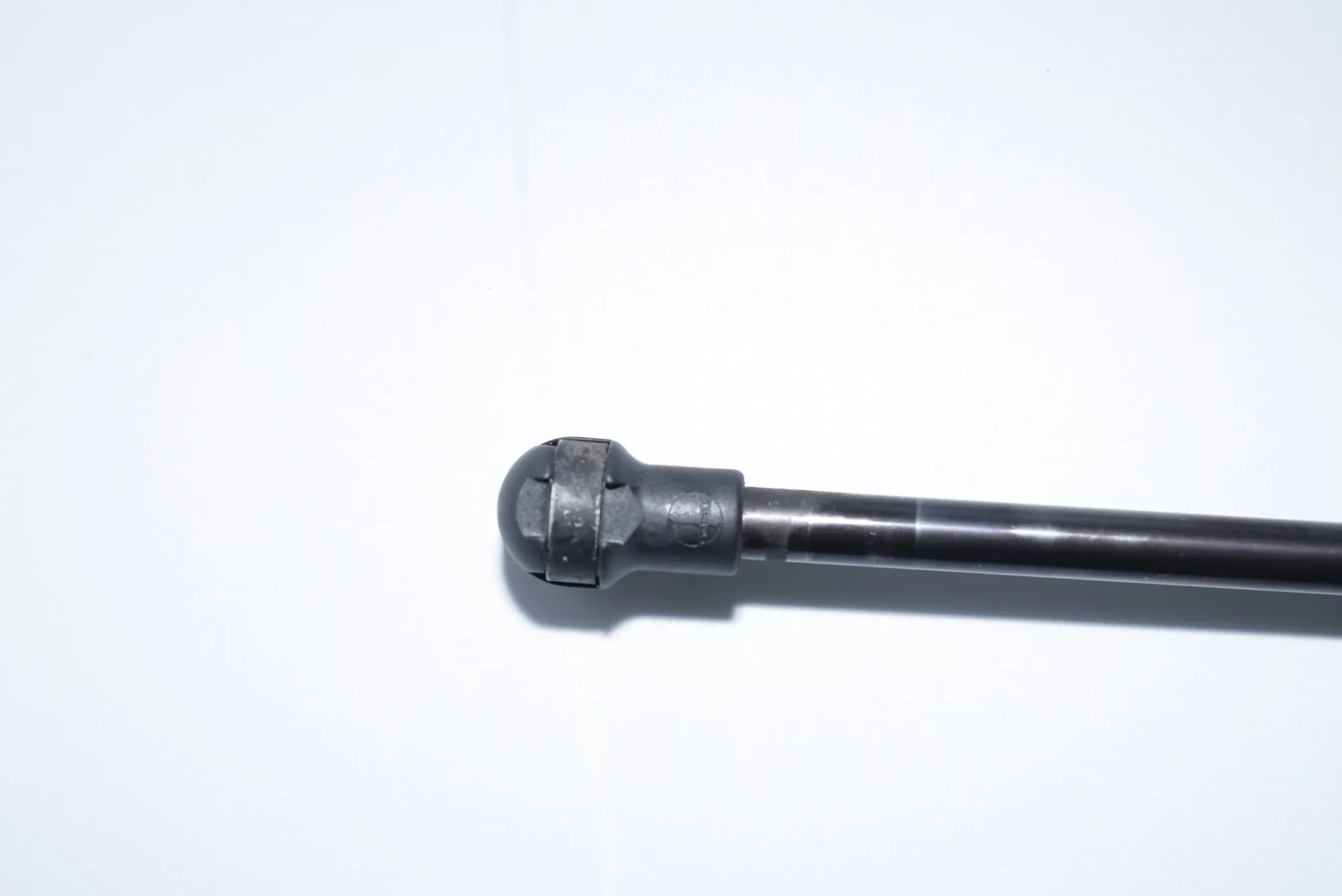 Front Left Bonnet Strut – OEM 7060550 · BMW 3 (E90) 320 d 2006 – 4
