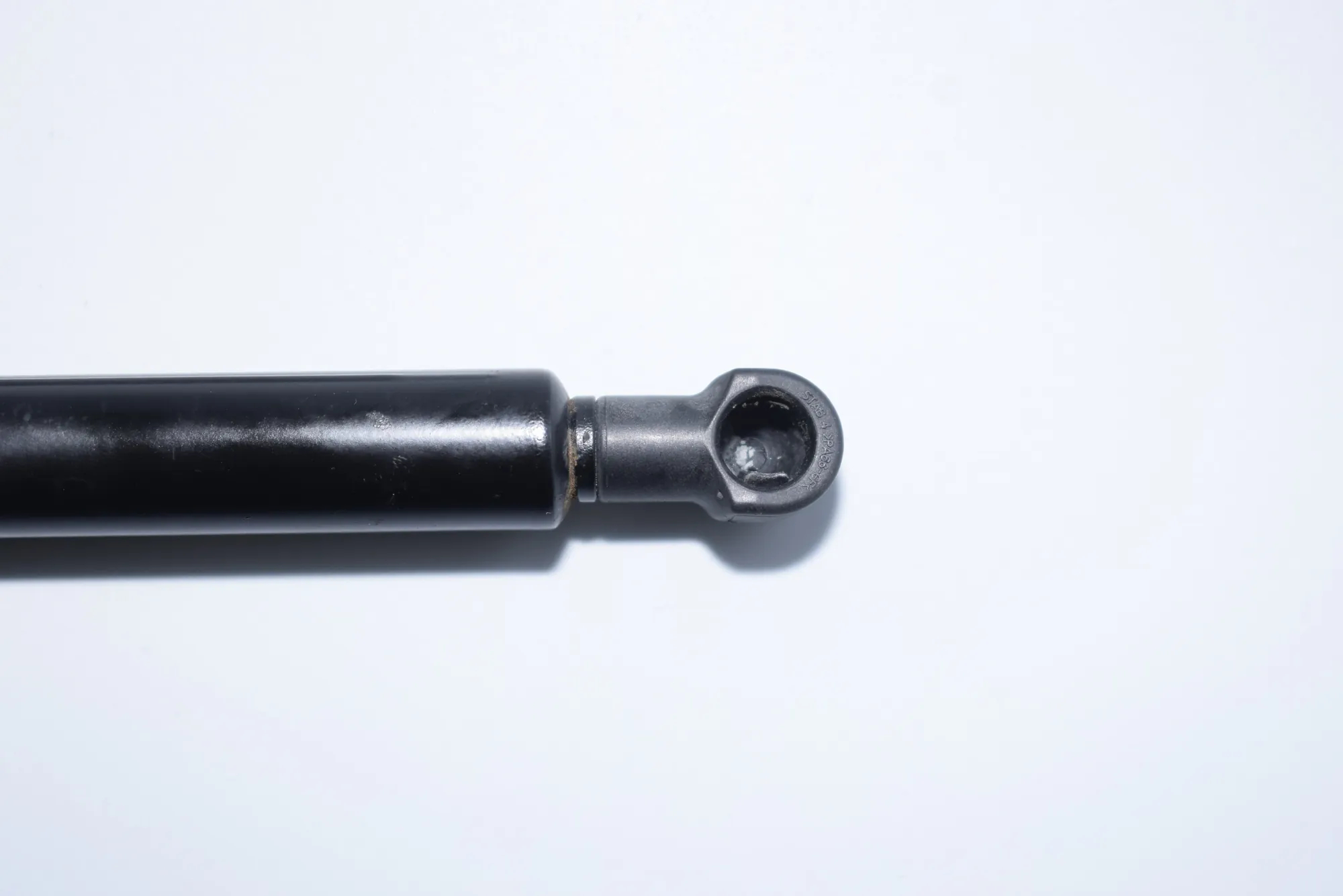 Front Left Bonnet Strut – OEM 7060550 · BMW 3 (E90) 320 d 2006 – 5