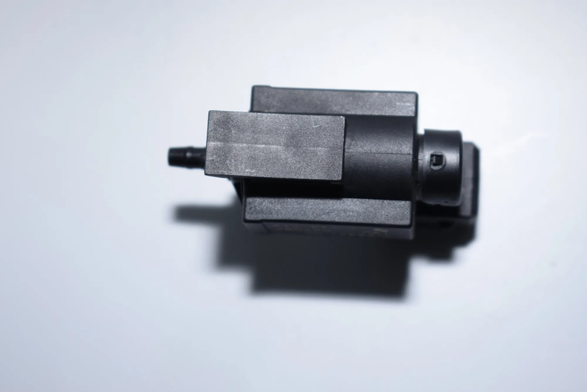 Solenoid Valve – OEM 1742712 · BMW 3 (E90) 320 d 2006 – 4