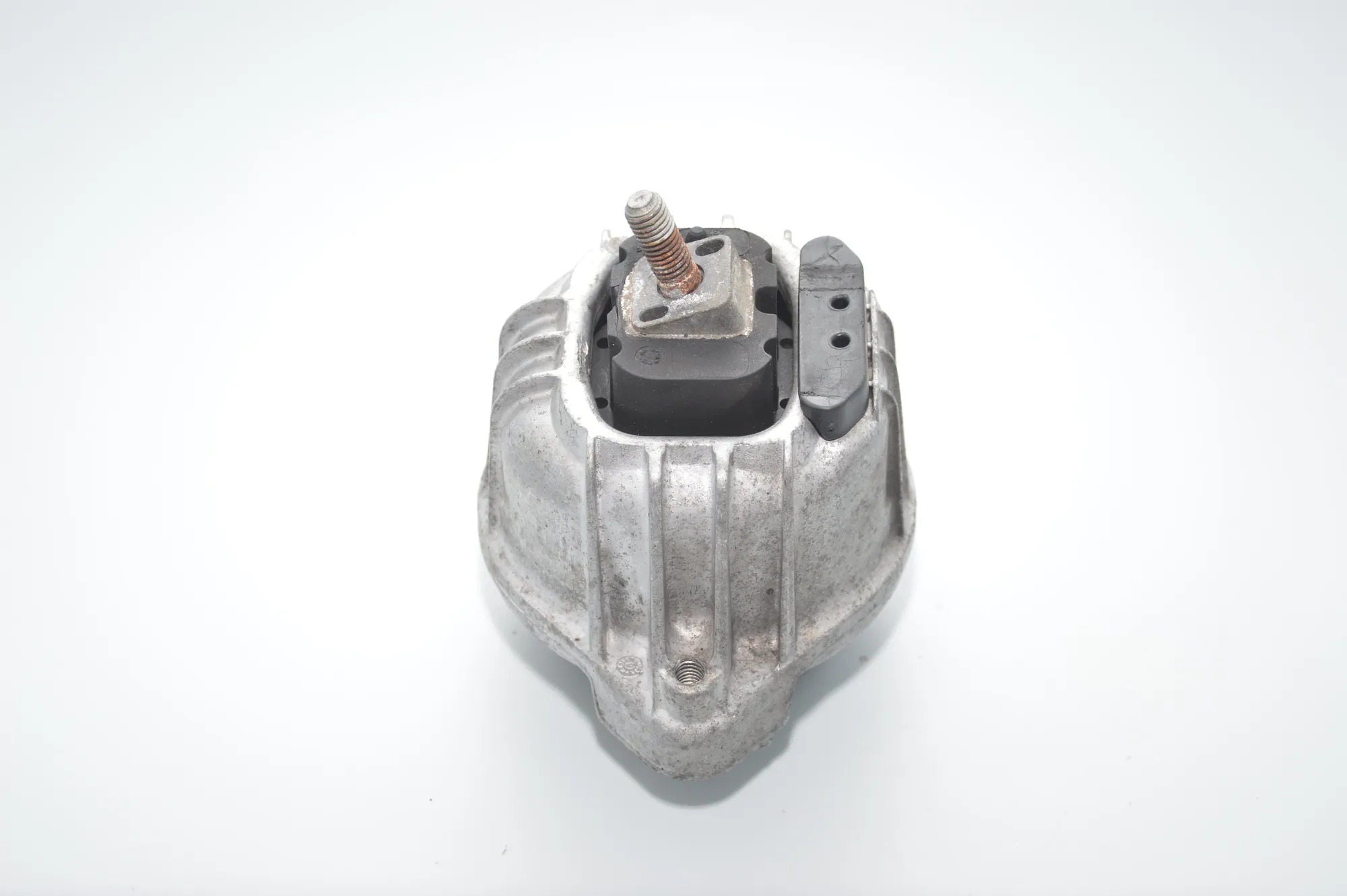 Right Side Engine Mount – OEM 13981112 · BMW 1 (E87) 120 d 2010 – 5