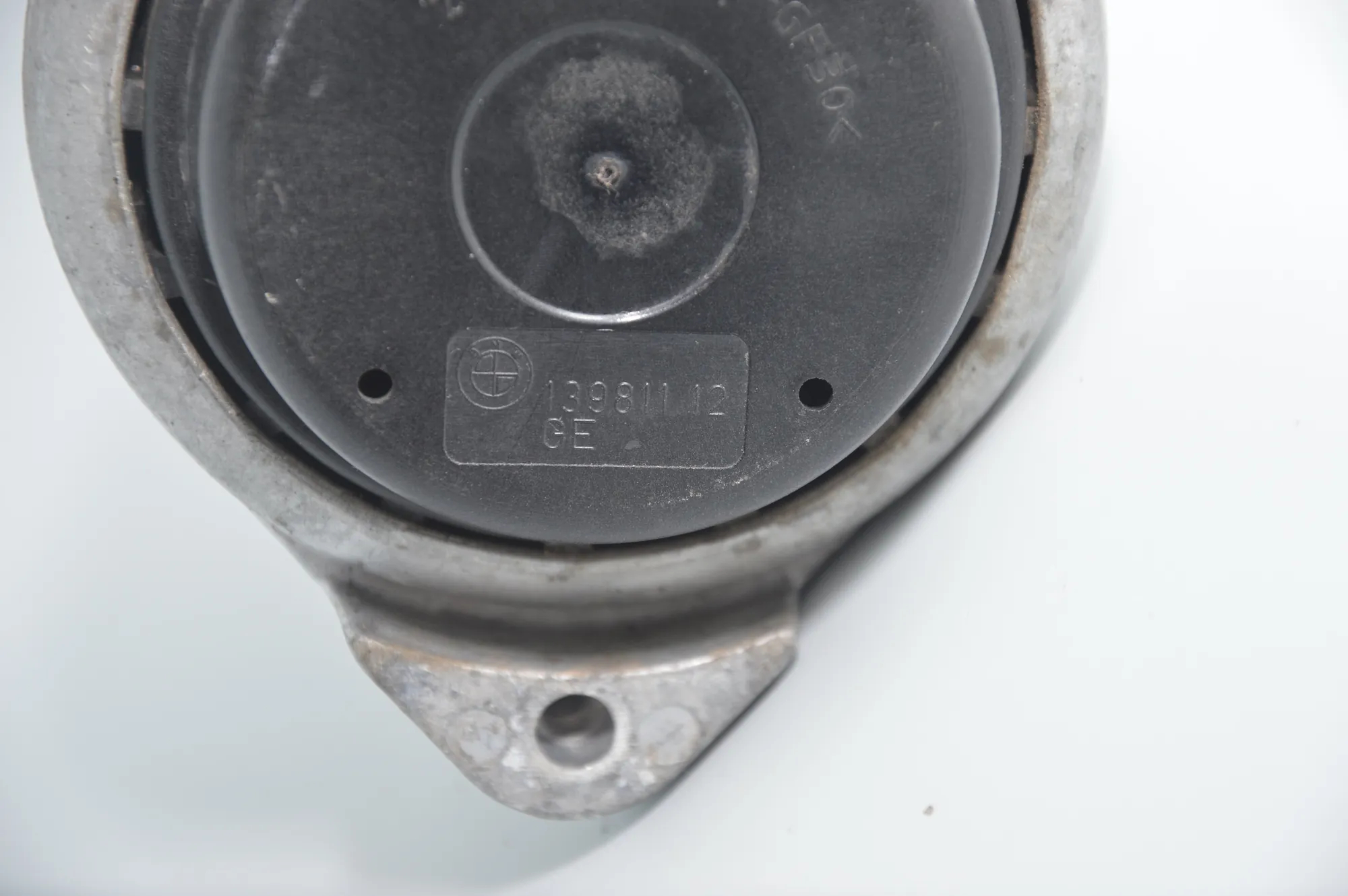 Right Side Engine Mount – OEM 13981112 · BMW 1 (E87) 120 d 2010 – 2