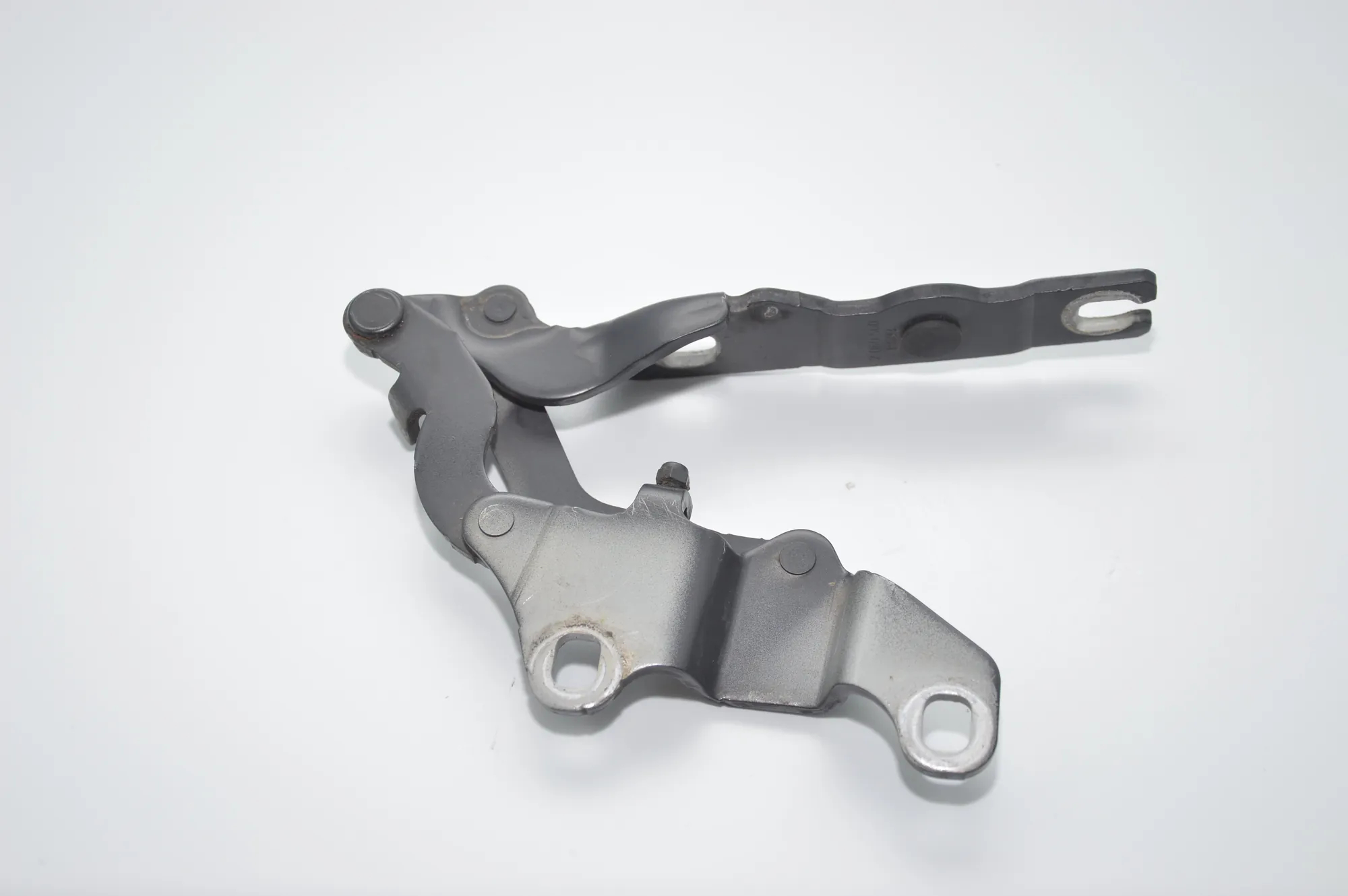 Front Right Bonnet Hinge – OEM 7060560 · BMW 1 (E87) 120 d 2010