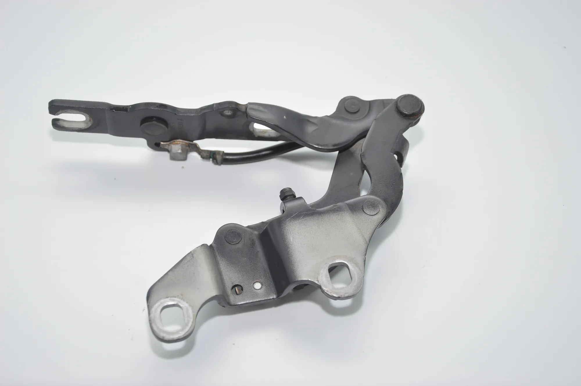 Front Left Bonnet Hinge – OEM 7060559 · BMW 1 (E87) 120 d 2010 – 4
