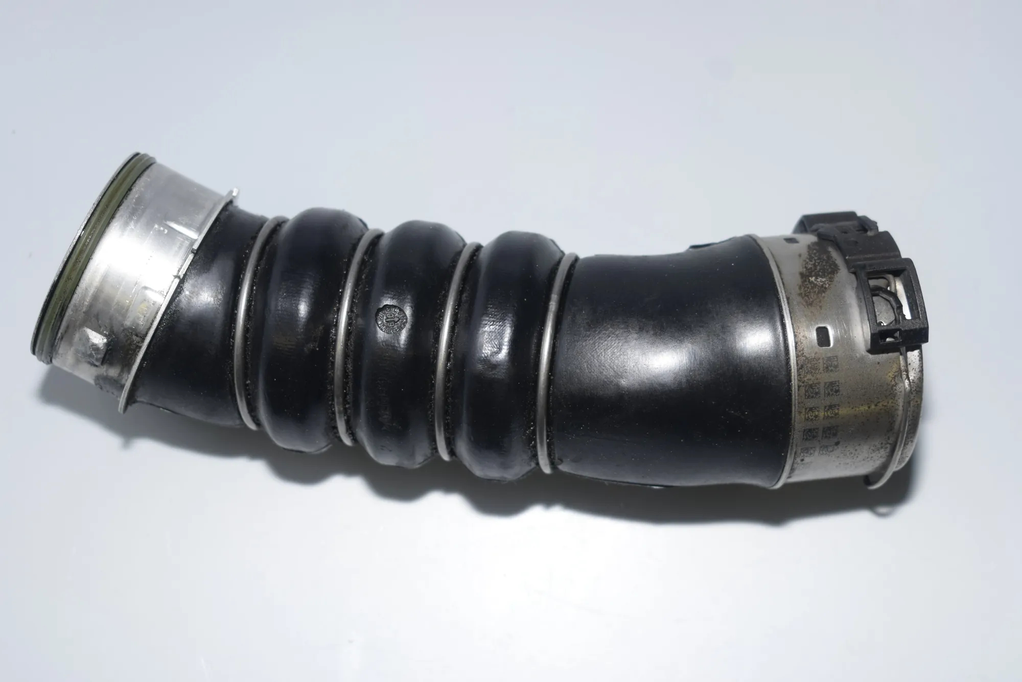 Right Side Intercooler Hose – OEM 7797480 · BMW 1 (E87) 118 d 2009 – 2