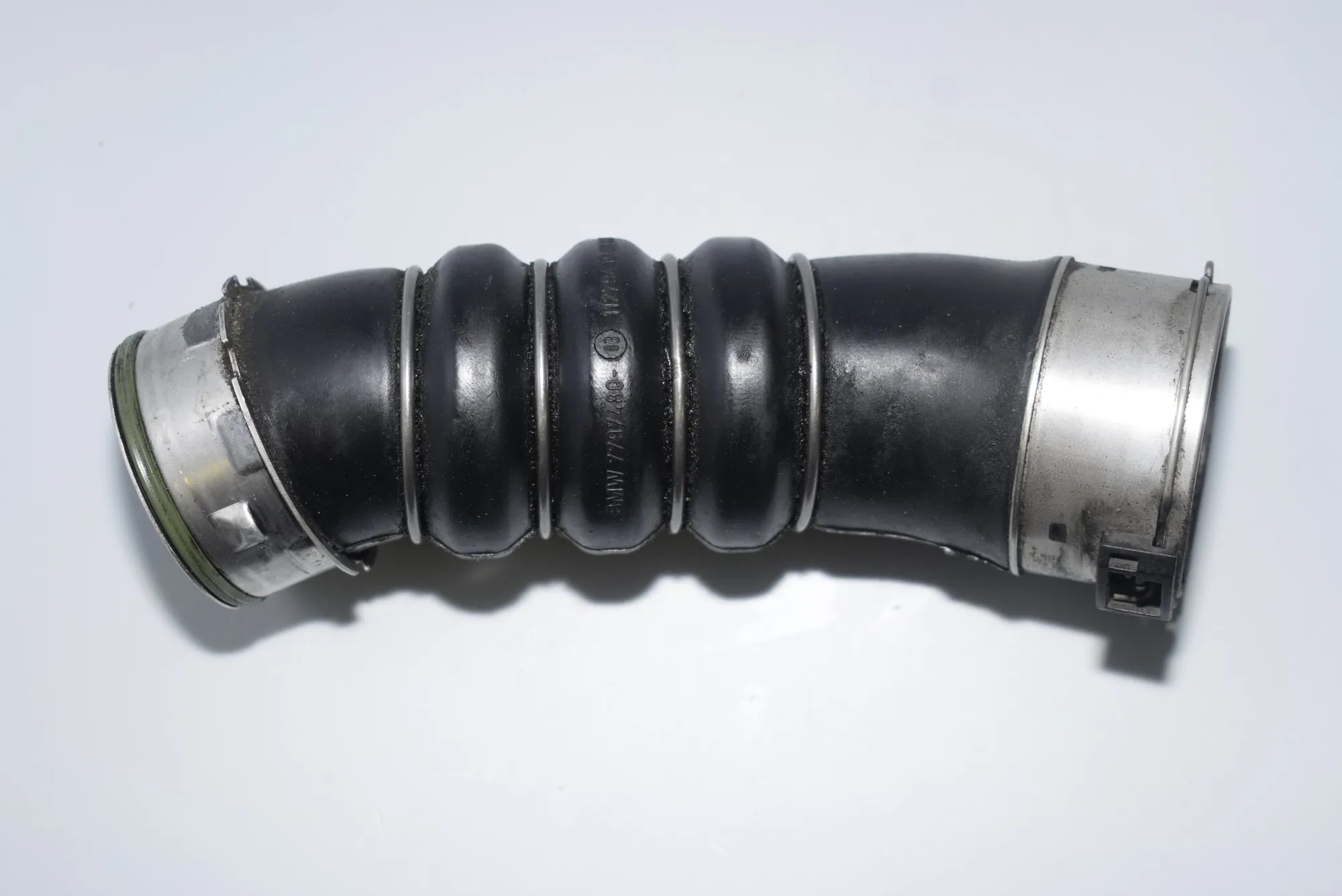 Right Side Intercooler Hose – OEM 7797480 · BMW 1 (E87) 118 d 2009