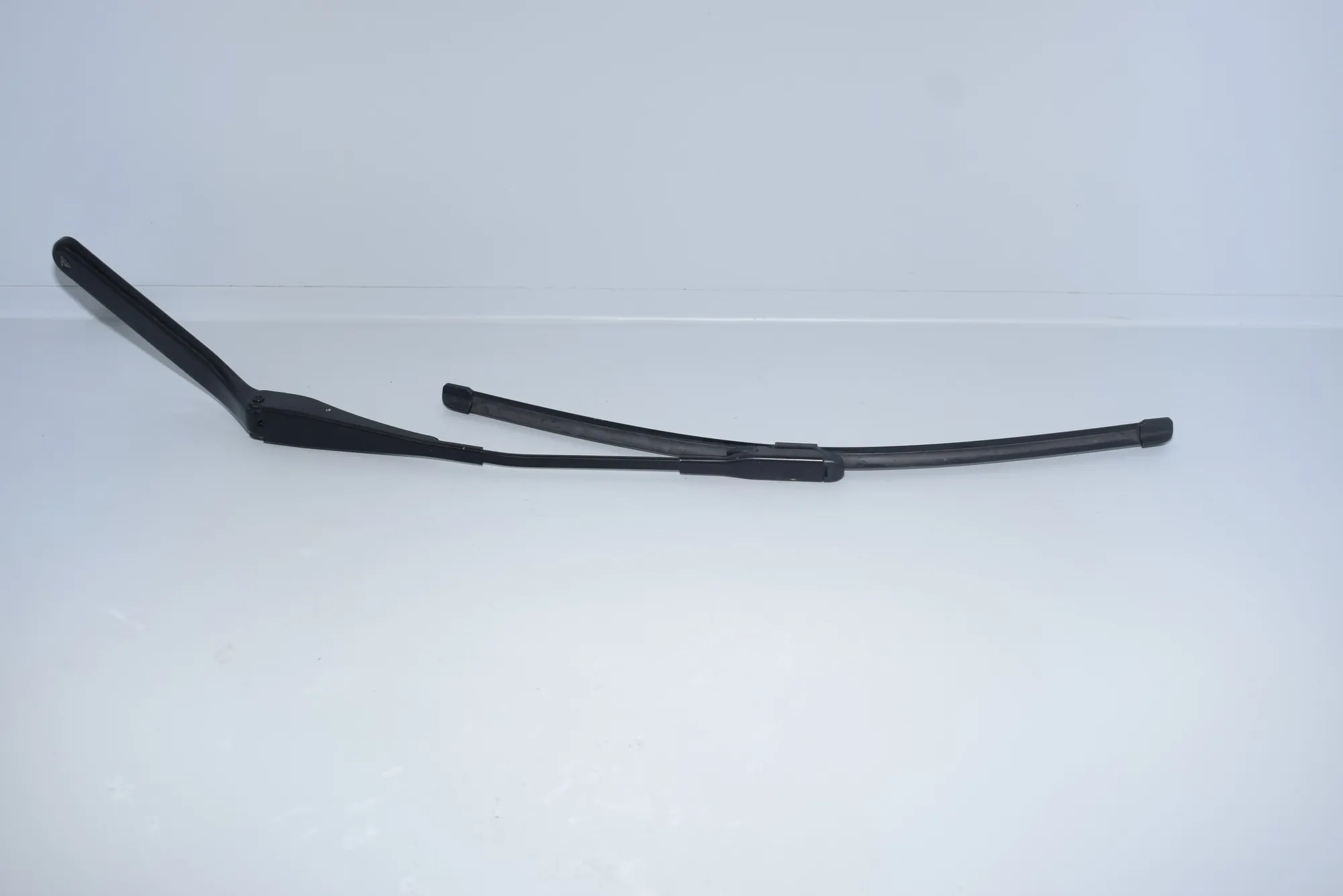 Front Wiper Arms – OEM 7169971 · BMW 1 (E87) 118 d 2009 – 4