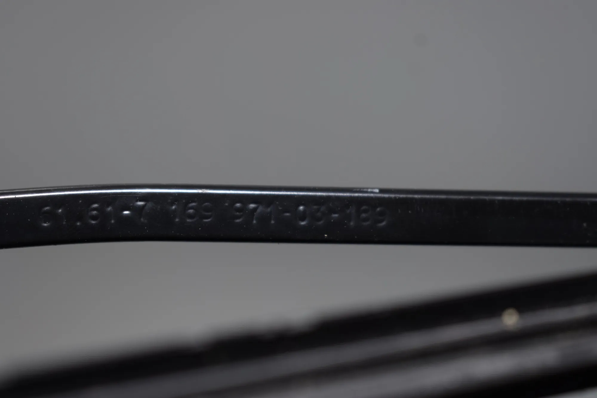 Front Wiper Arms – OEM 7169971 · BMW 1 (E87) 118 d 2009 – 5