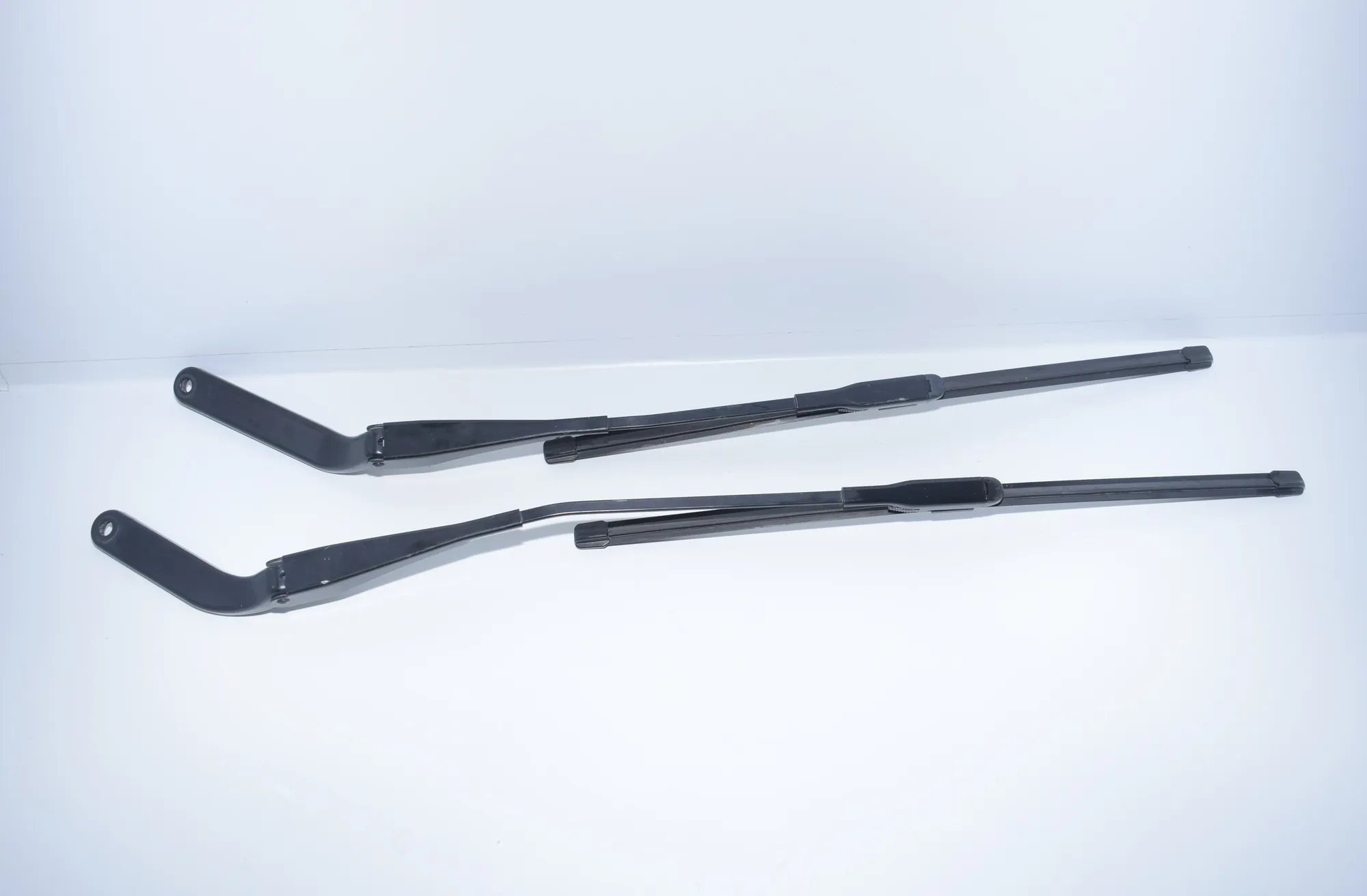 Front Wiper Arms – OEM 7169971 · BMW 1 (E87) 118 d 2009 – 8