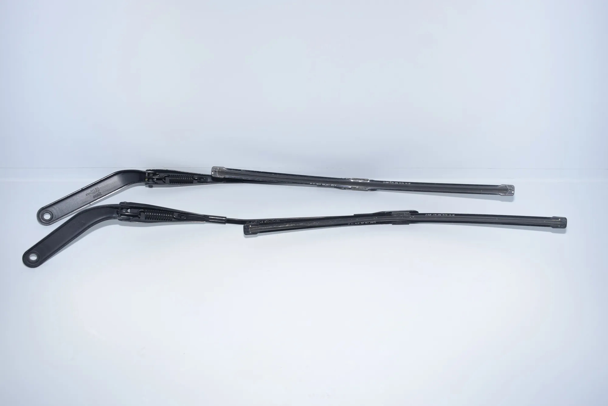 Front Wiper Arms – OEM 7169971 · BMW 1 (E87) 118 d 2009 – 3