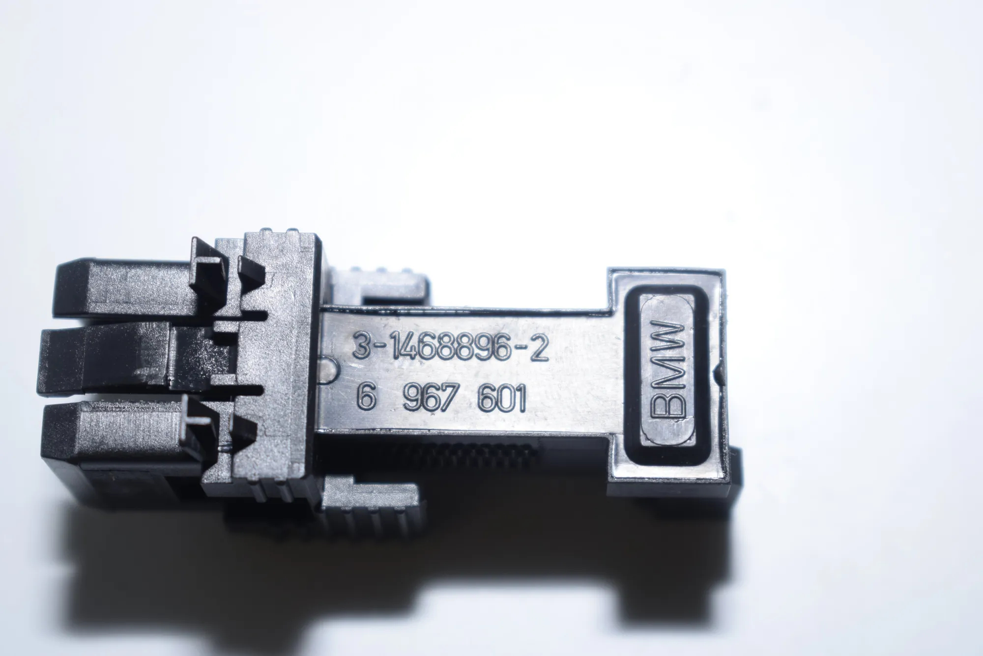 Other Control Units – OEM 6967601 · BMW 1 (E87) 118 d 2009 – 5