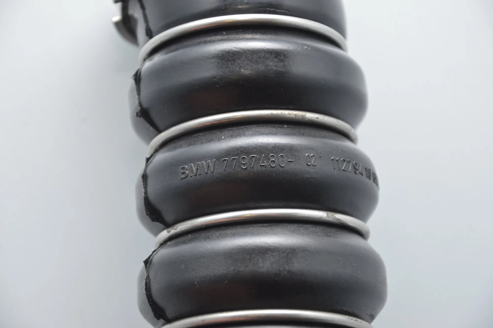 Right Side Intercooler Hose – OEM 7797480 · BMW 1 (E81) 118 d 2008 – 4