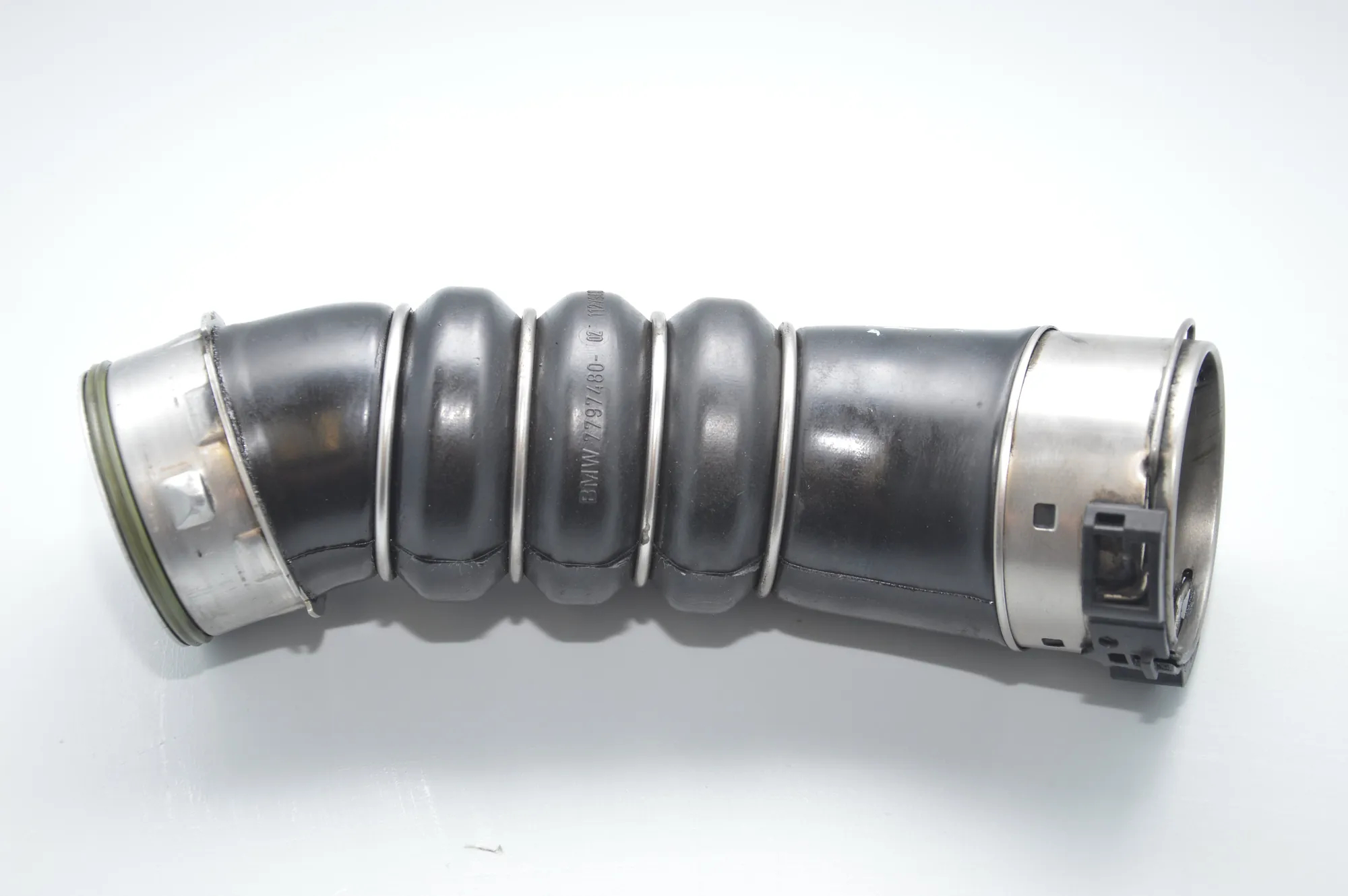 Right Side Intercooler Hose – OEM 7797480 · BMW 1 (E81) 118 d 2008