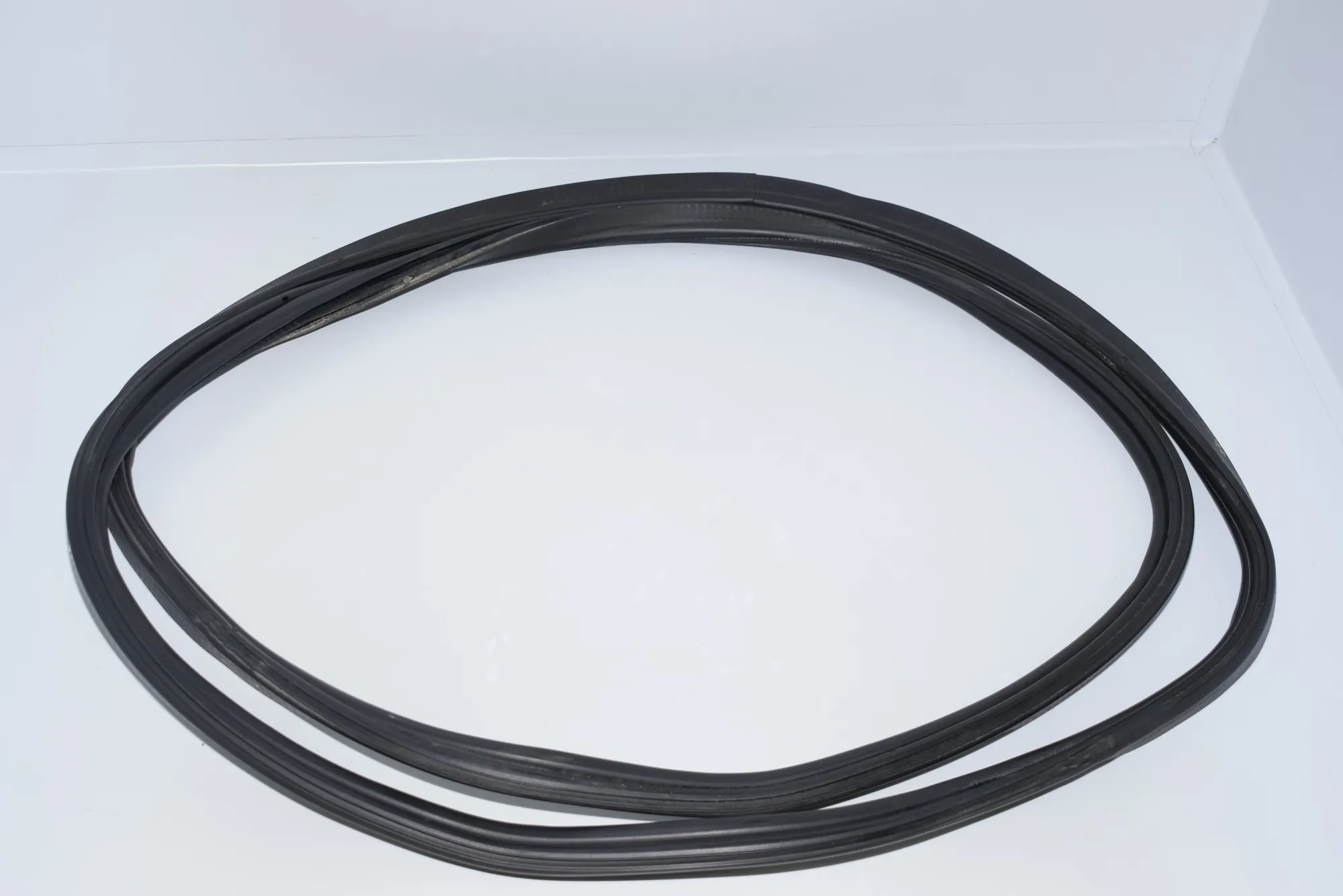 Tailgate Rubber Seal – OEM NA · BMW X5 (E70) 3.0 d 2009 – 2