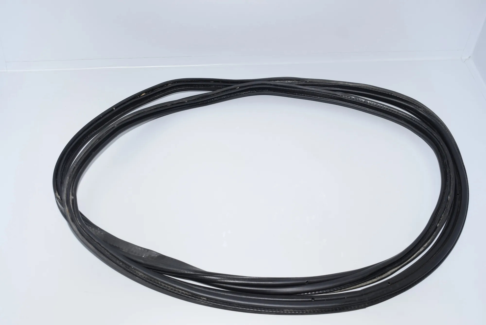 Tailgate Rubber Seal – OEM NA · BMW X5 (E70) 3.0 d 2009
