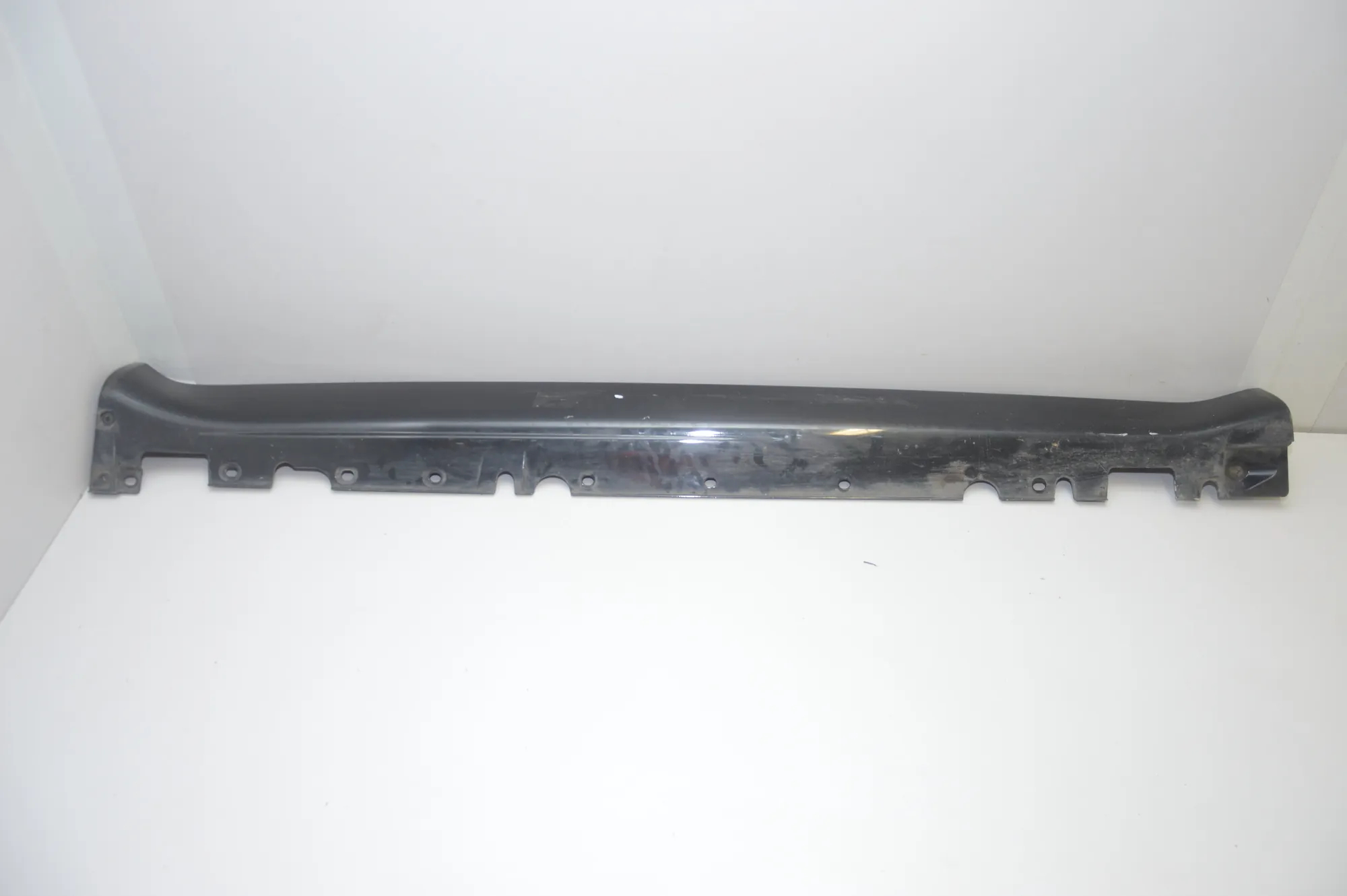 Right Side Plastic Sideskirt Cover – OEM NA · BMW X5 (E70) 3.0 d 2009
