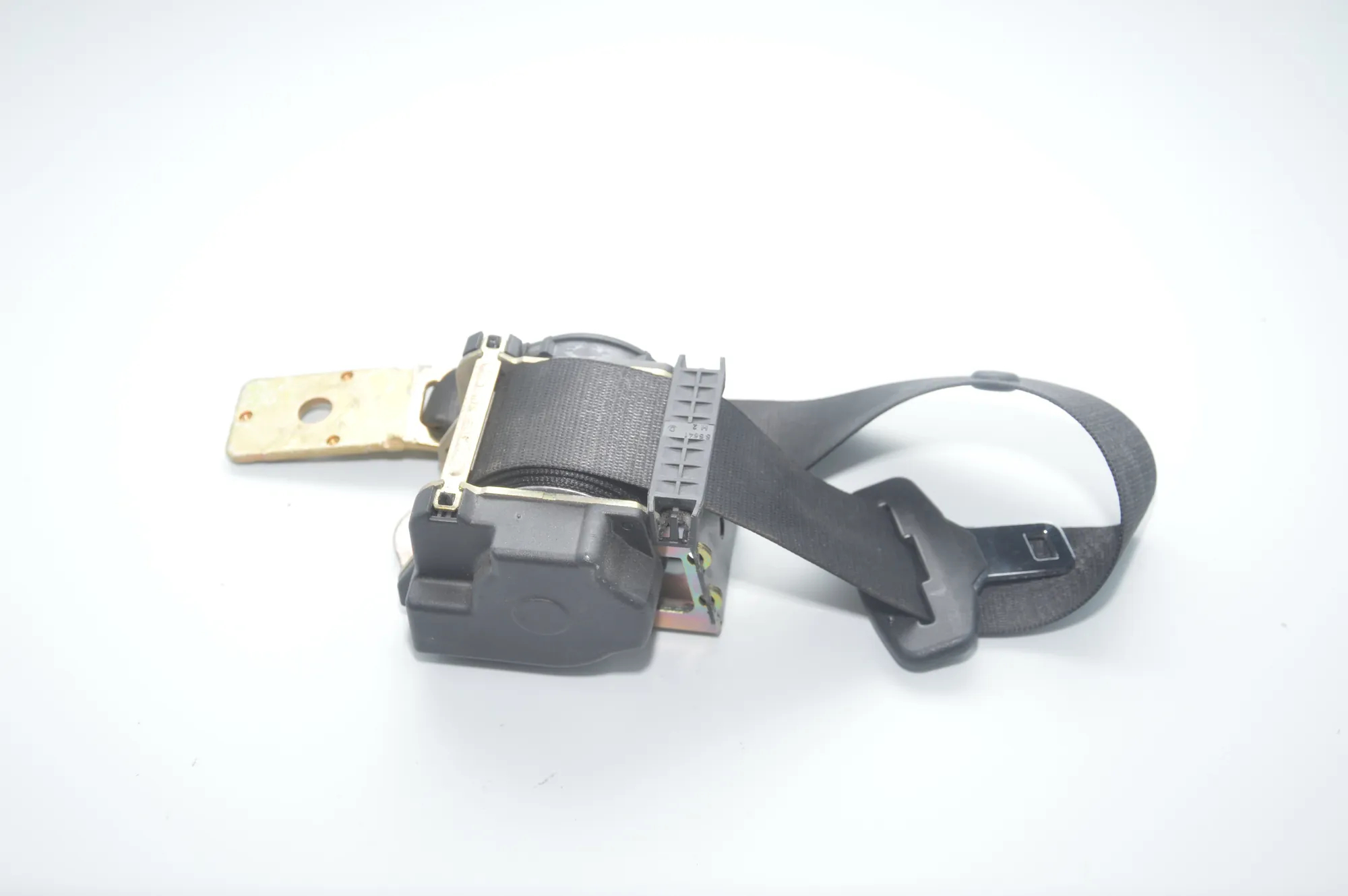 Rear Middle Seatbelt – OEM 7006897 · BMW 7 (E65, E66, E67) 745 i, Li 2003 – 3