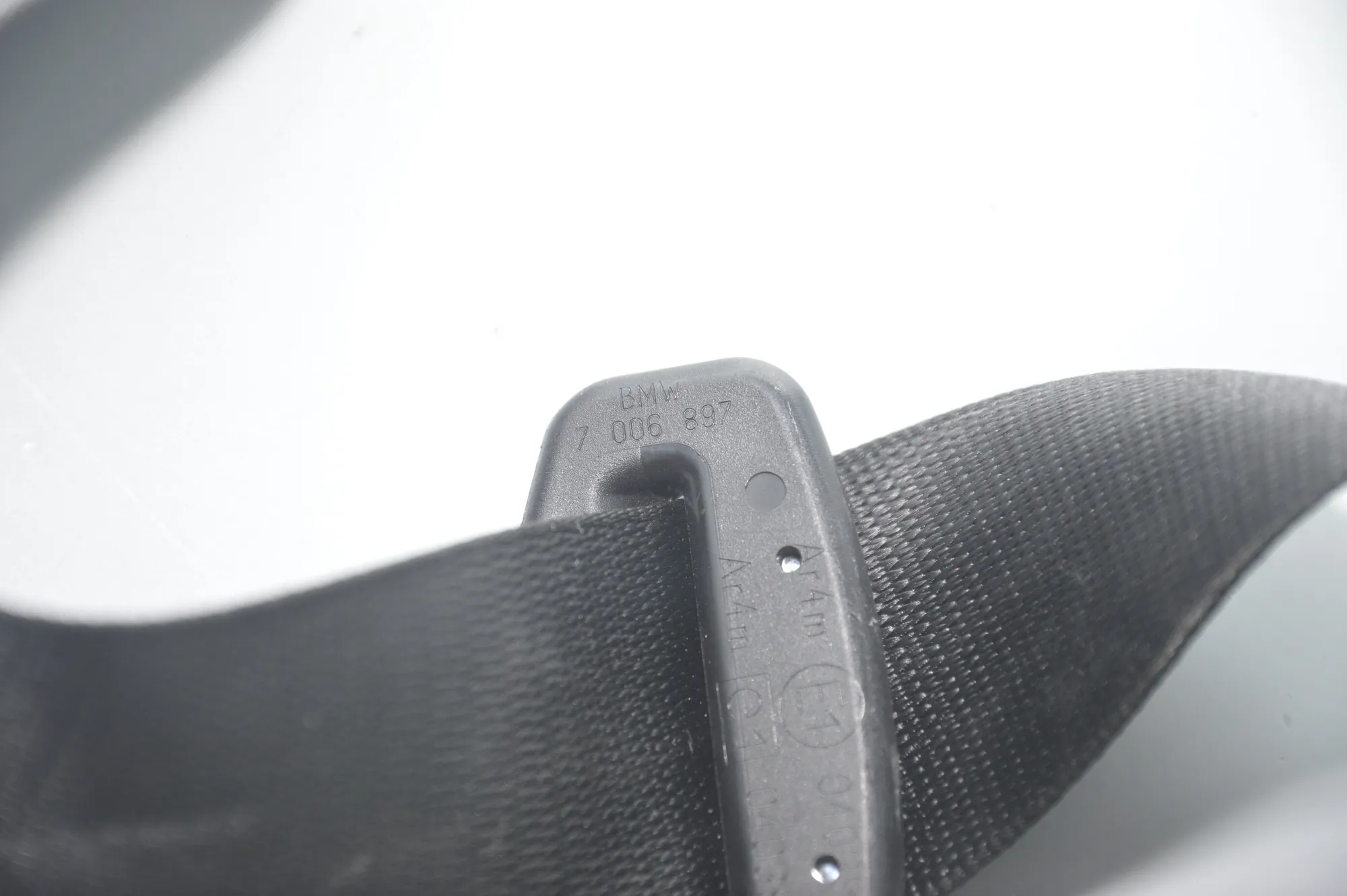 Rear Middle Seatbelt – OEM 7006897 · BMW 7 (E65, E66, E67) 745 i, Li 2003 – 5